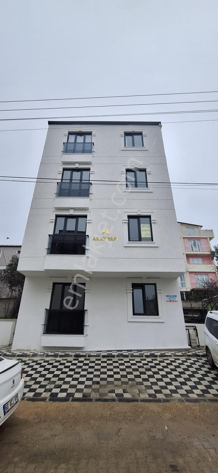 Bağlarbaşı Mahallesinde Sıfır | 3+1 | Giriş Katı |