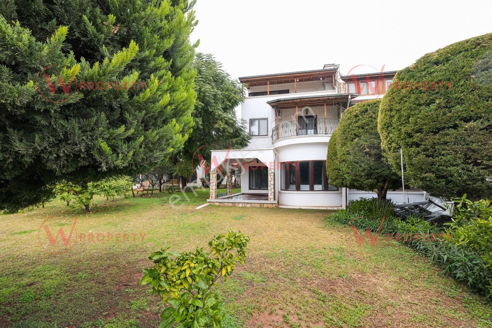 W Property Emre Konakları'nda Geniş Bahçe Kullanımlı Tripleks