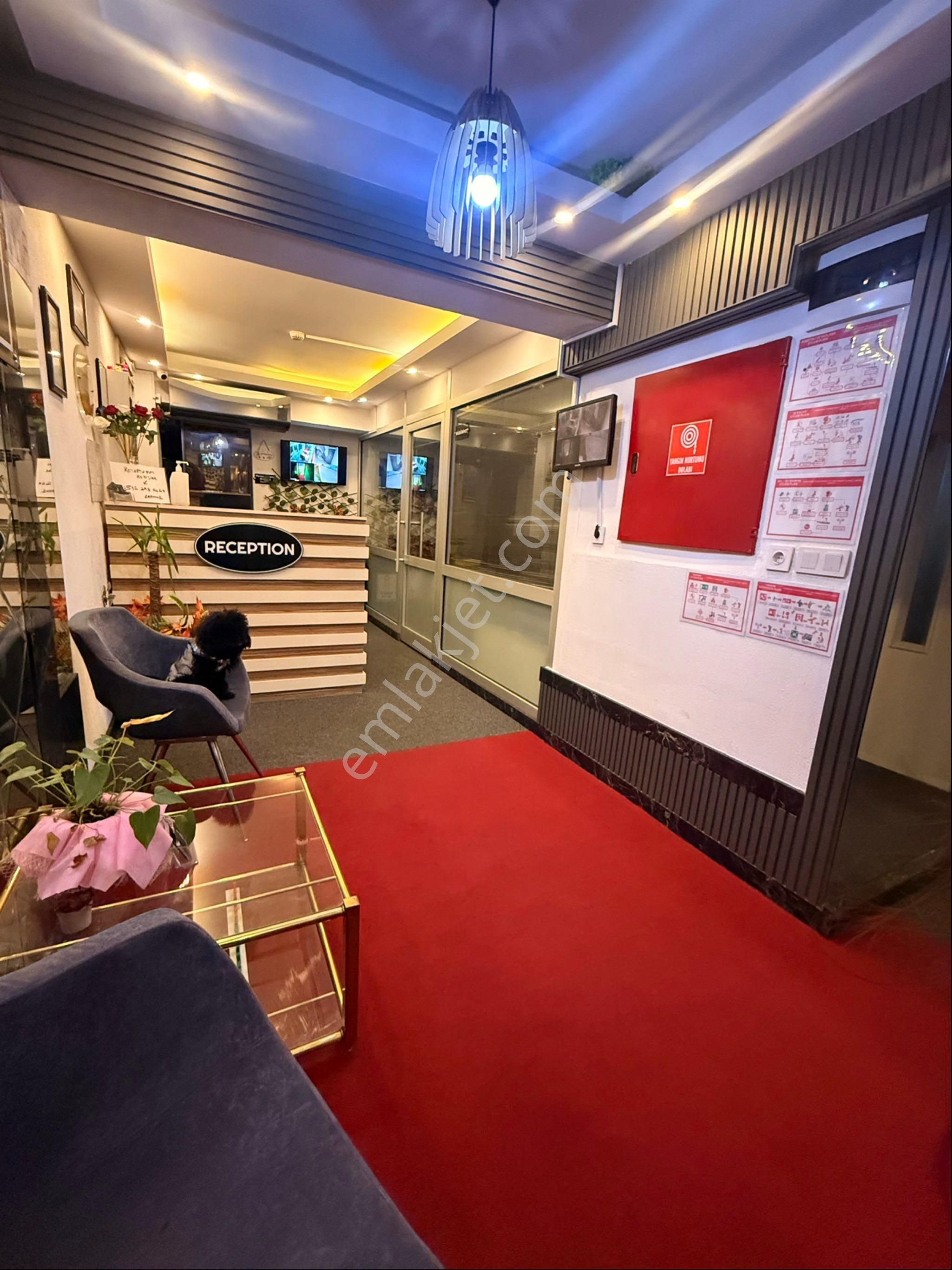 Karşıyaka Çarşı İş Bankası Sokağı Günlük Kiralık - Görsel 17