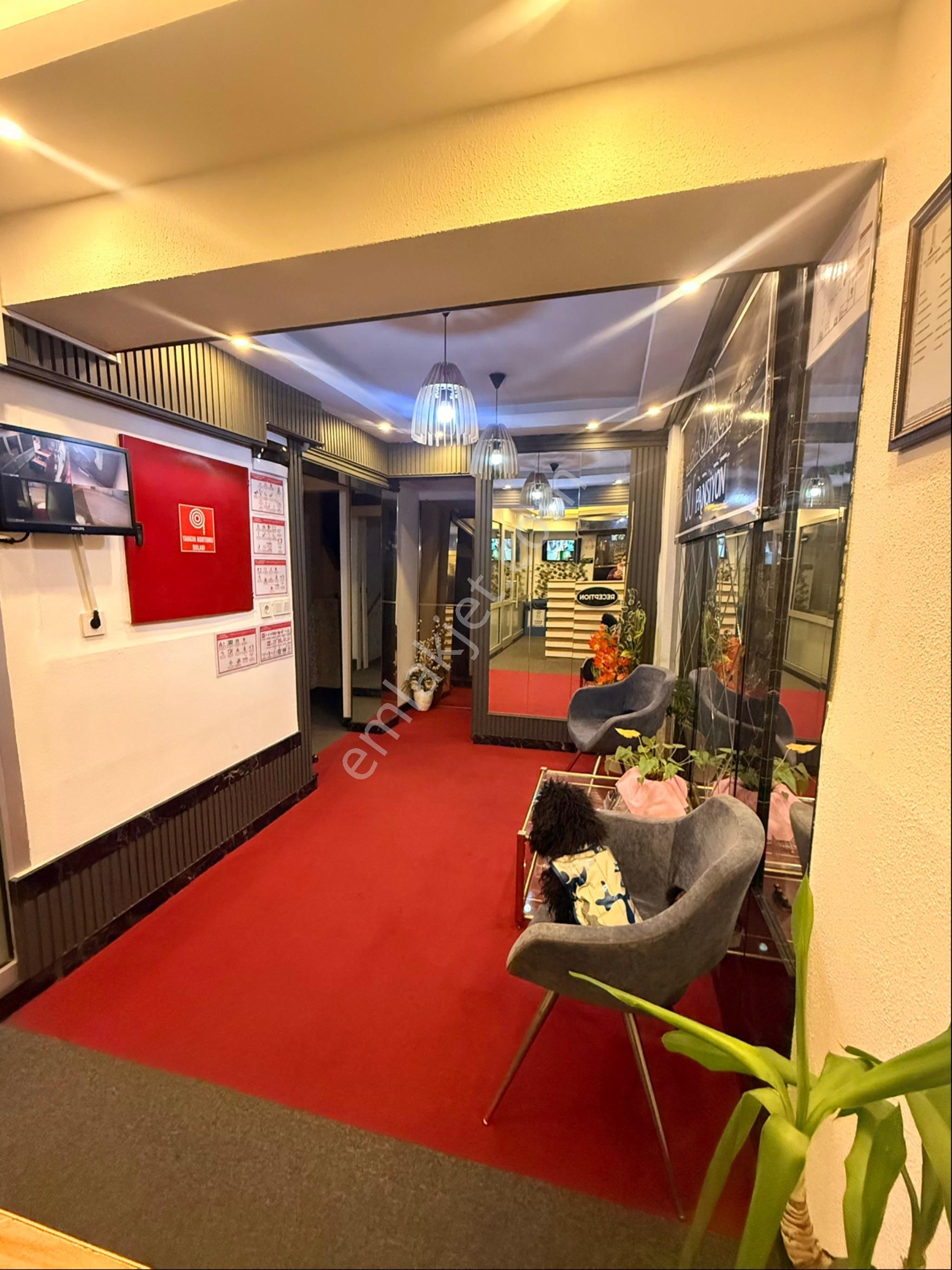 Karşıyaka Çarşı İş Bankası Sokağı Günlük Kiralık - Görsel 15