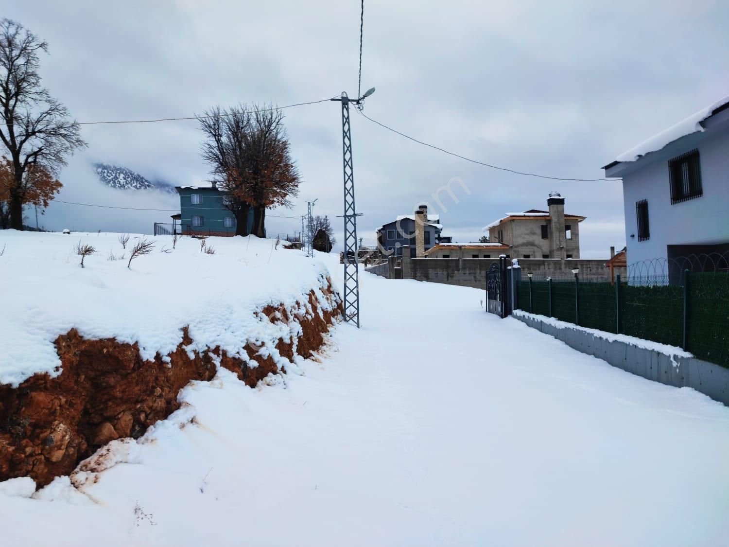 Kar Emlaktan Yenikonacık Bozkırlı Mevkiinde Uç 1 Dönüm Satılık Arsa - Görsel 2