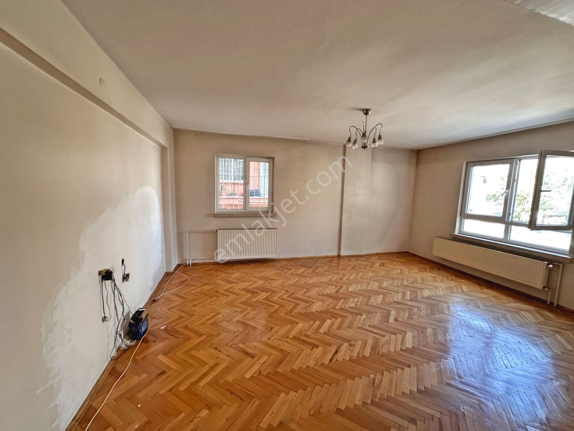 Şafaktepe Park Yakını Bağımsız Salon Ön Cephe 3+1 Satılık Daire - Görsel 2