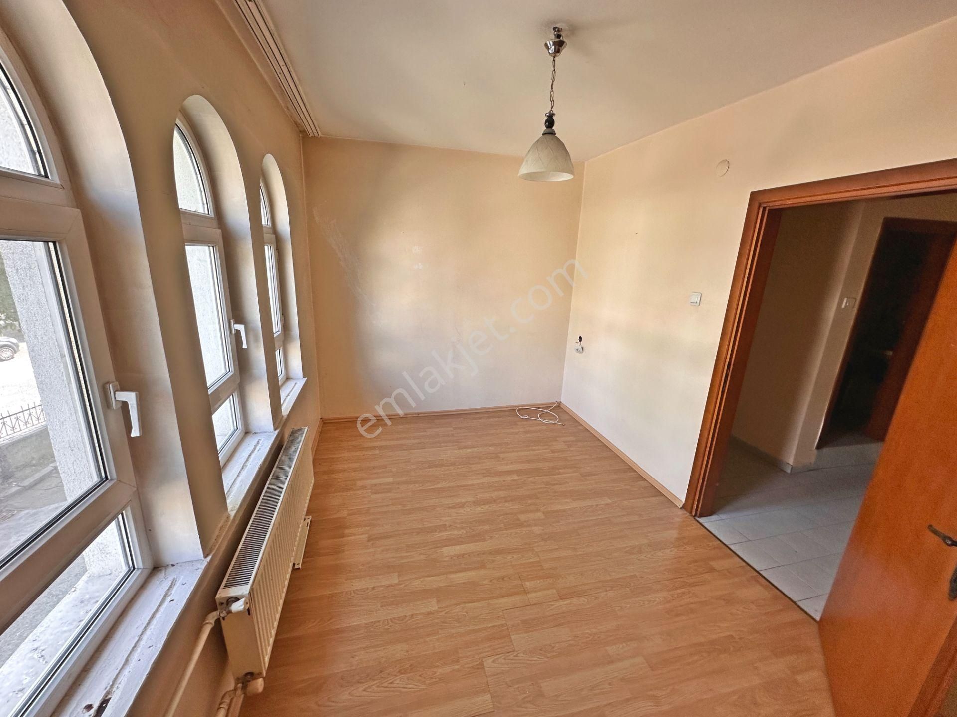 Şafaktepe Park Yakını Bağımsız Salon Ön Cephe 3+1 Satılık Daire - Görsel 13