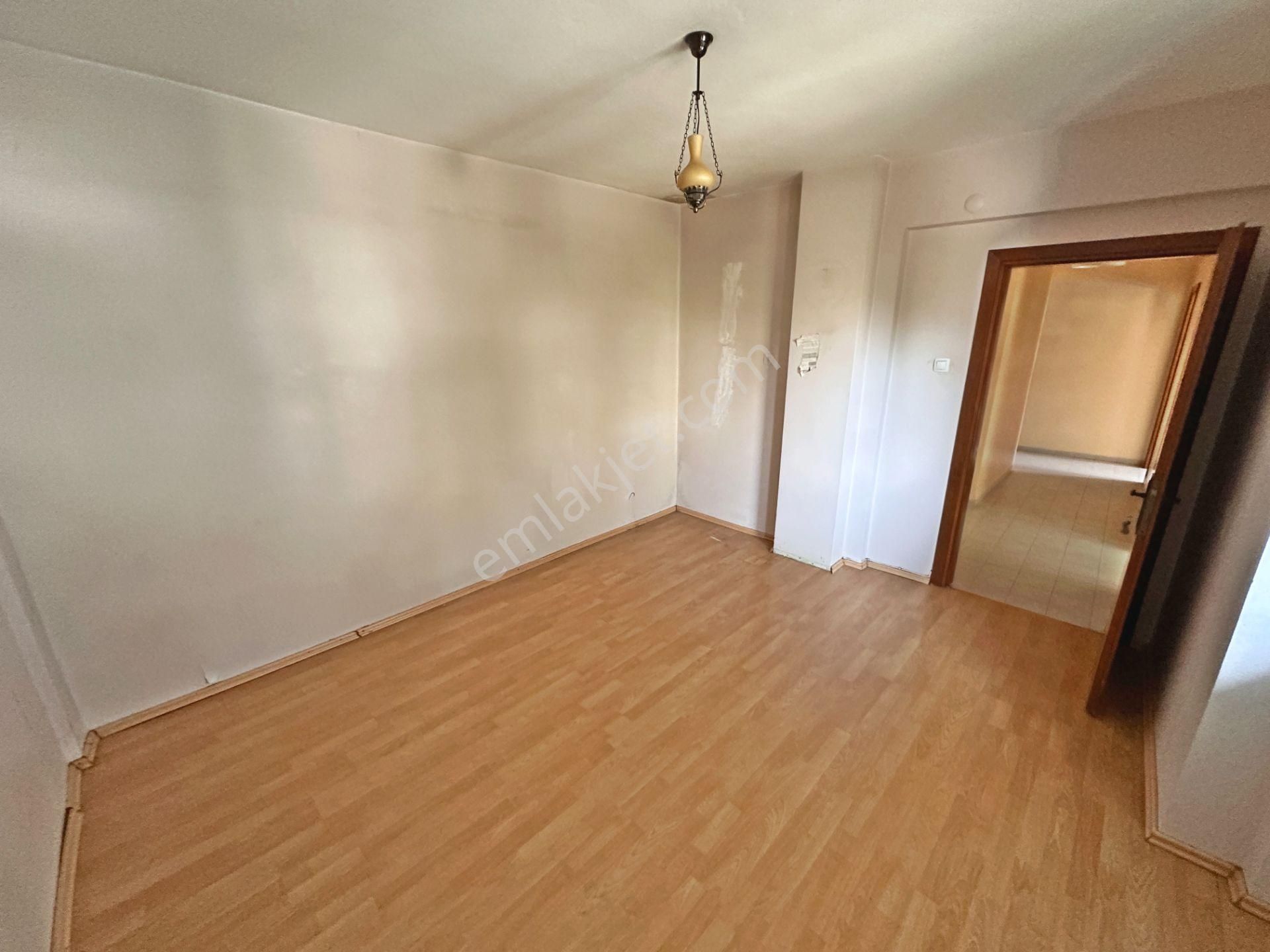 Şafaktepe Park Yakını Bağımsız Salon Ön Cephe 3+1 Satılık Daire - Görsel 18