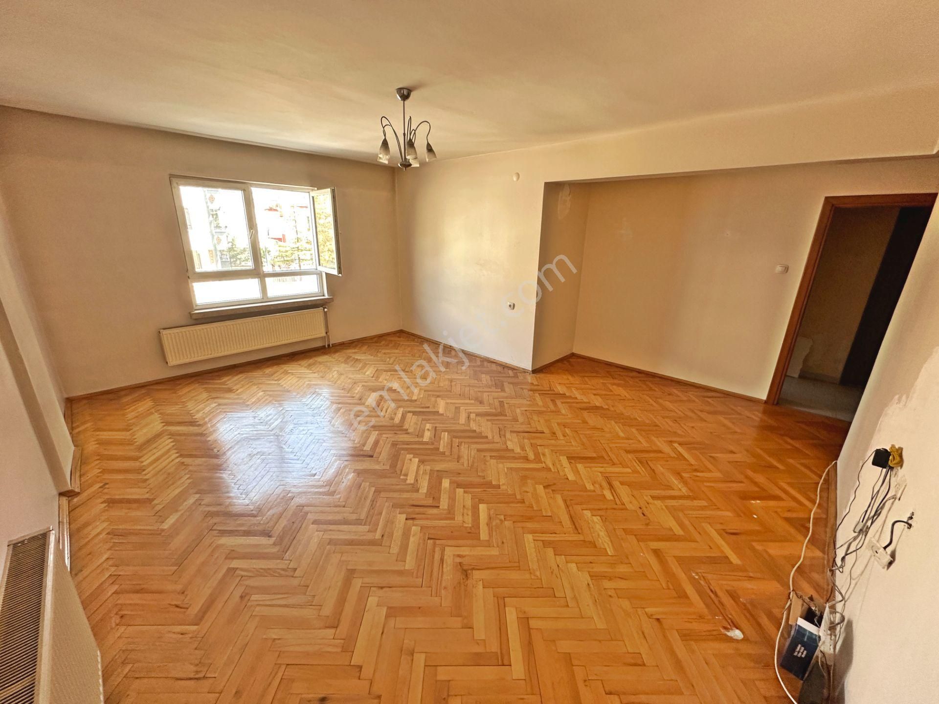 Şafaktepe Park Yakını Bağımsız Salon Ön Cephe 3+1 Satılık Daire - Görsel 3