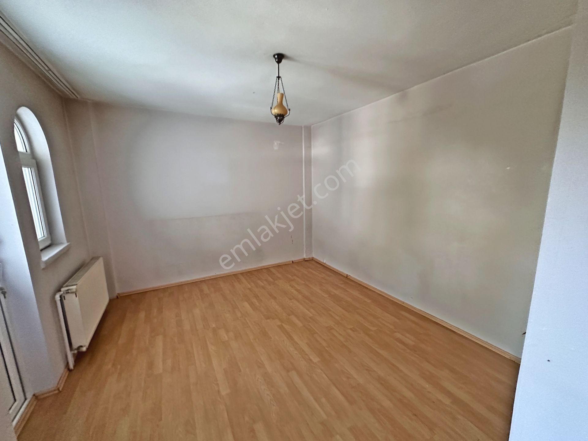 Şafaktepe Park Yakını Bağımsız Salon Ön Cephe 3+1 Satılık Daire - Görsel 17