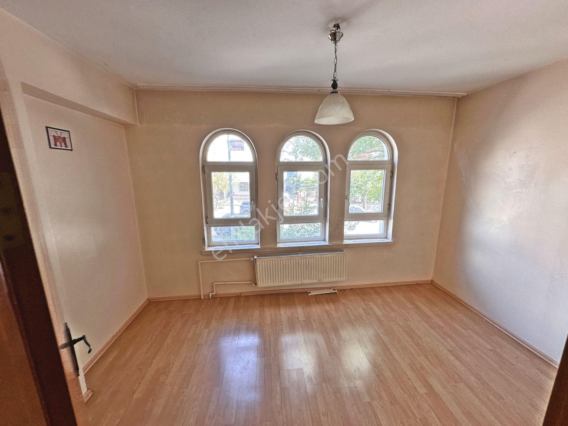 Şafaktepe Park Yakını Bağımsız Salon Ön Cephe 3+1 Satılık Daire - Görsel 12