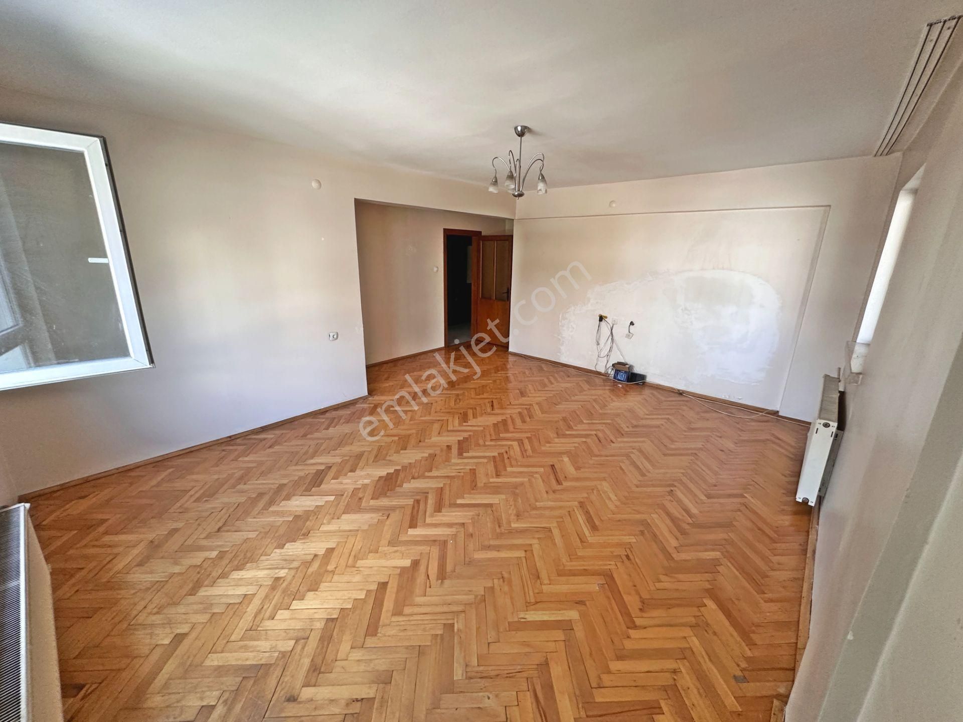 Şafaktepe Park Yakını Bağımsız Salon Ön Cephe 3+1 Satılık Daire - Görsel 4