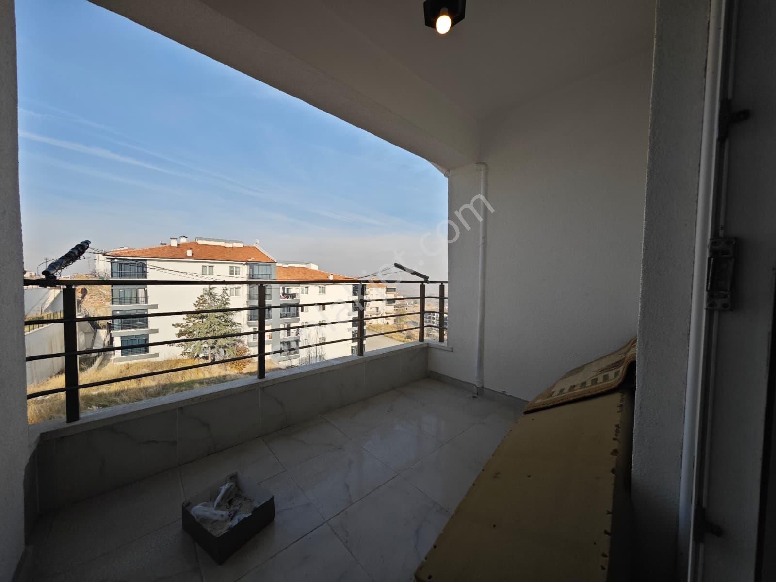 Feridunçelik'te Cadde Üzerinde Asansörlü Yapılı 3+1 Katta Satılık Daire !! - Görsel 27