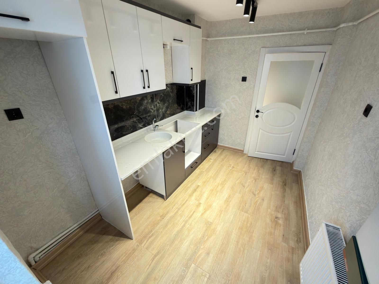 Kariyerden A.eğlence Göbekde Ara Katta Ultra Lüks Yapılı 3+1 Daire - Görsel 11