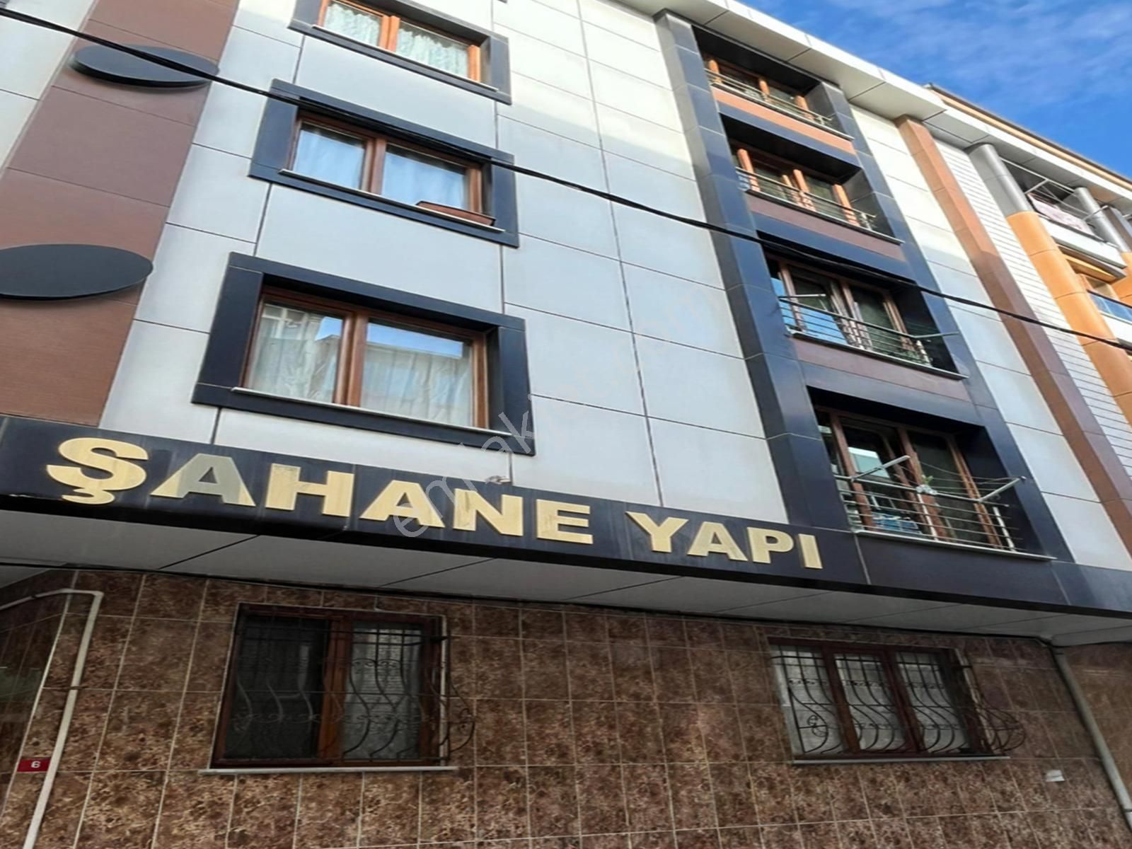 Esenyurt Mehmet Akif Ersoy Mahallesinde İçi Yeni Yapılı Bahçe Katı 2+1 Daire