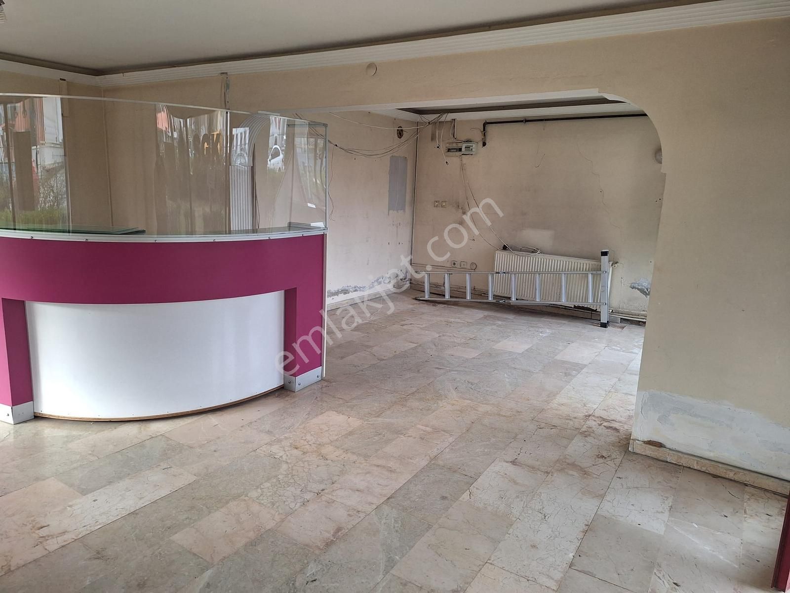 Esen'den Agora Çarşısı Yanında Kiralık Dükkan - Görsel 14