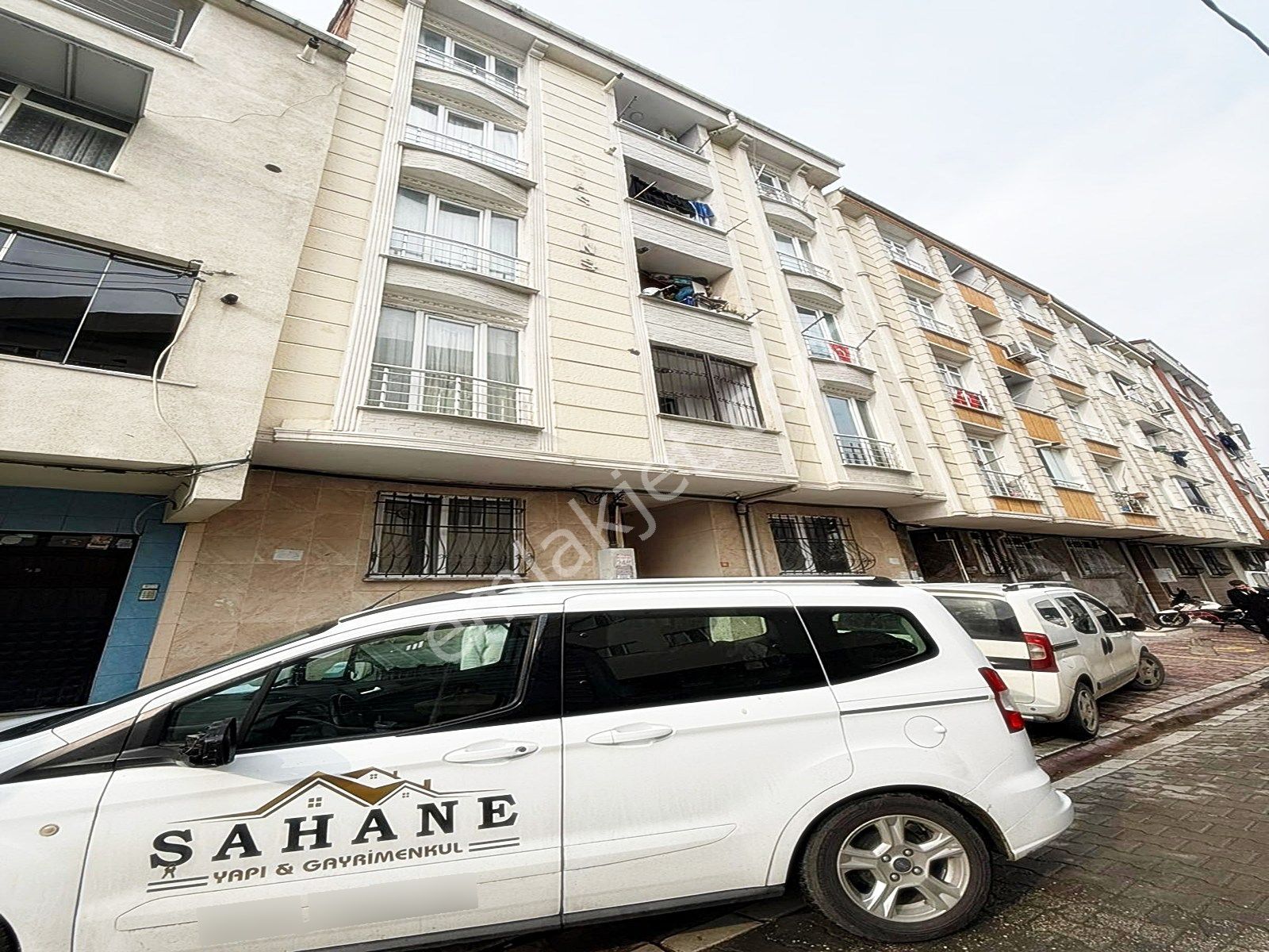 Esenyurt Mehterçeşme Mahallesinde Balkonlu Geniş Arakat 2+1 Daire
