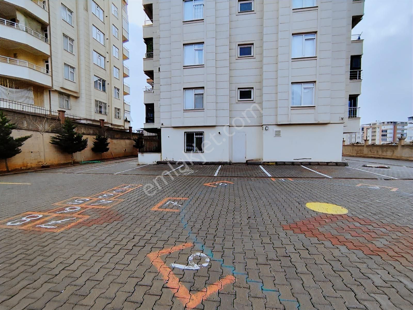 Karaköprü Güzelşehirde Kiralık 2+1 Düz Giriş Kat