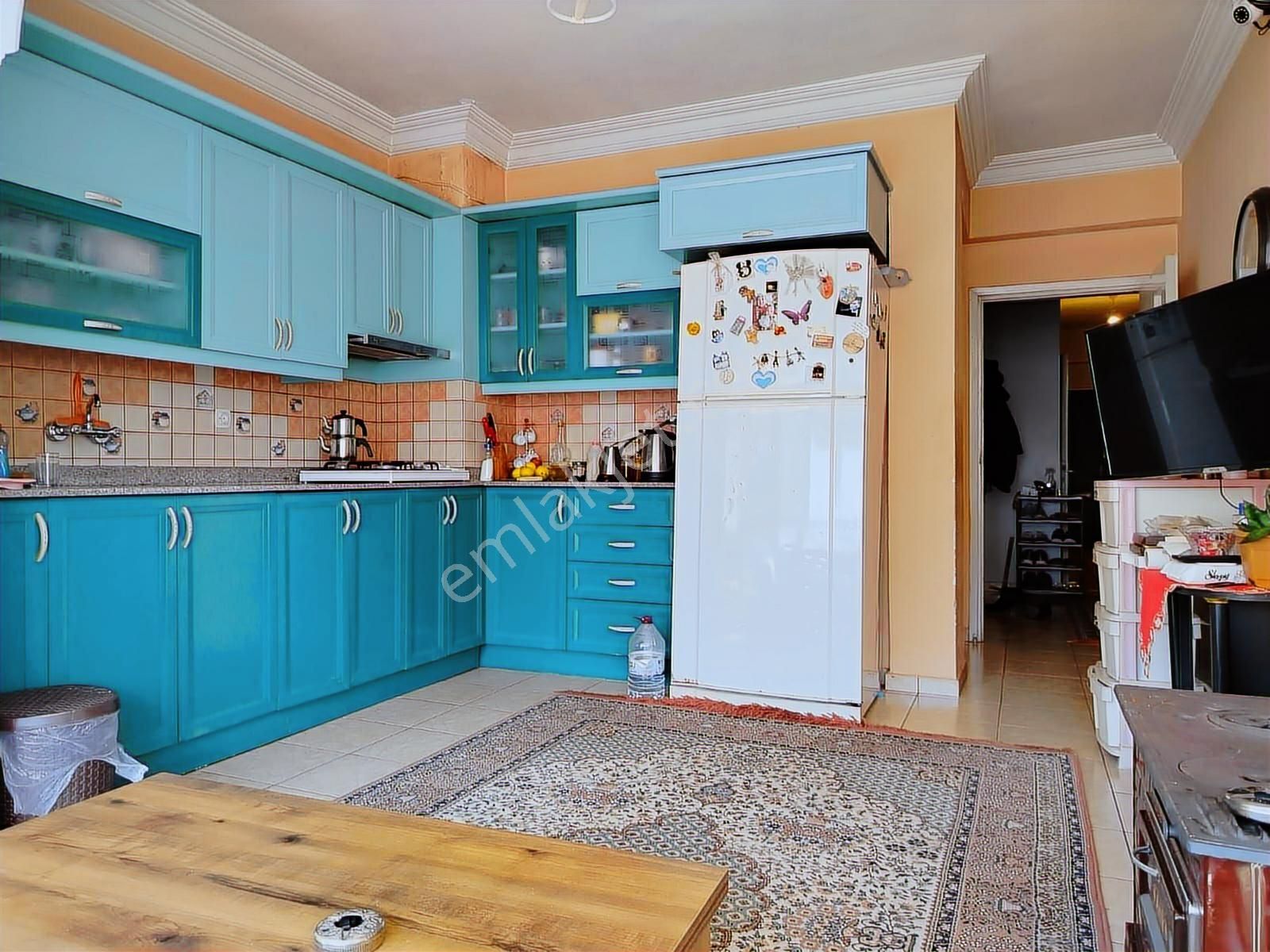 Dokuma Ulus'da Cadde Üzerinde Bulunan 3+1 Asansörlü Arakat