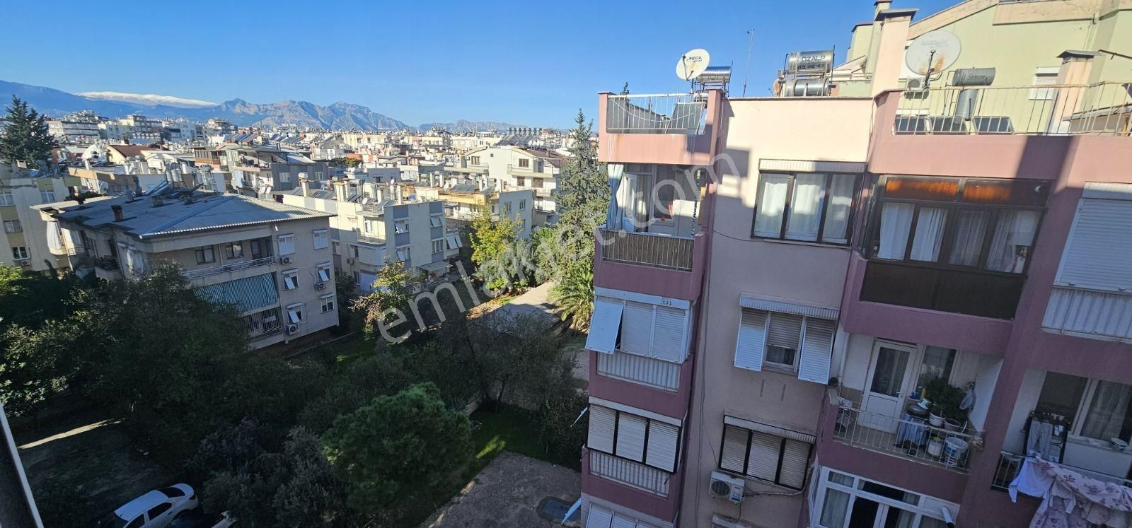 Dokuma Ulus'da Cadde Üzerinde Bulunan 3+1 Asansörlü Arakat - Görsel 31