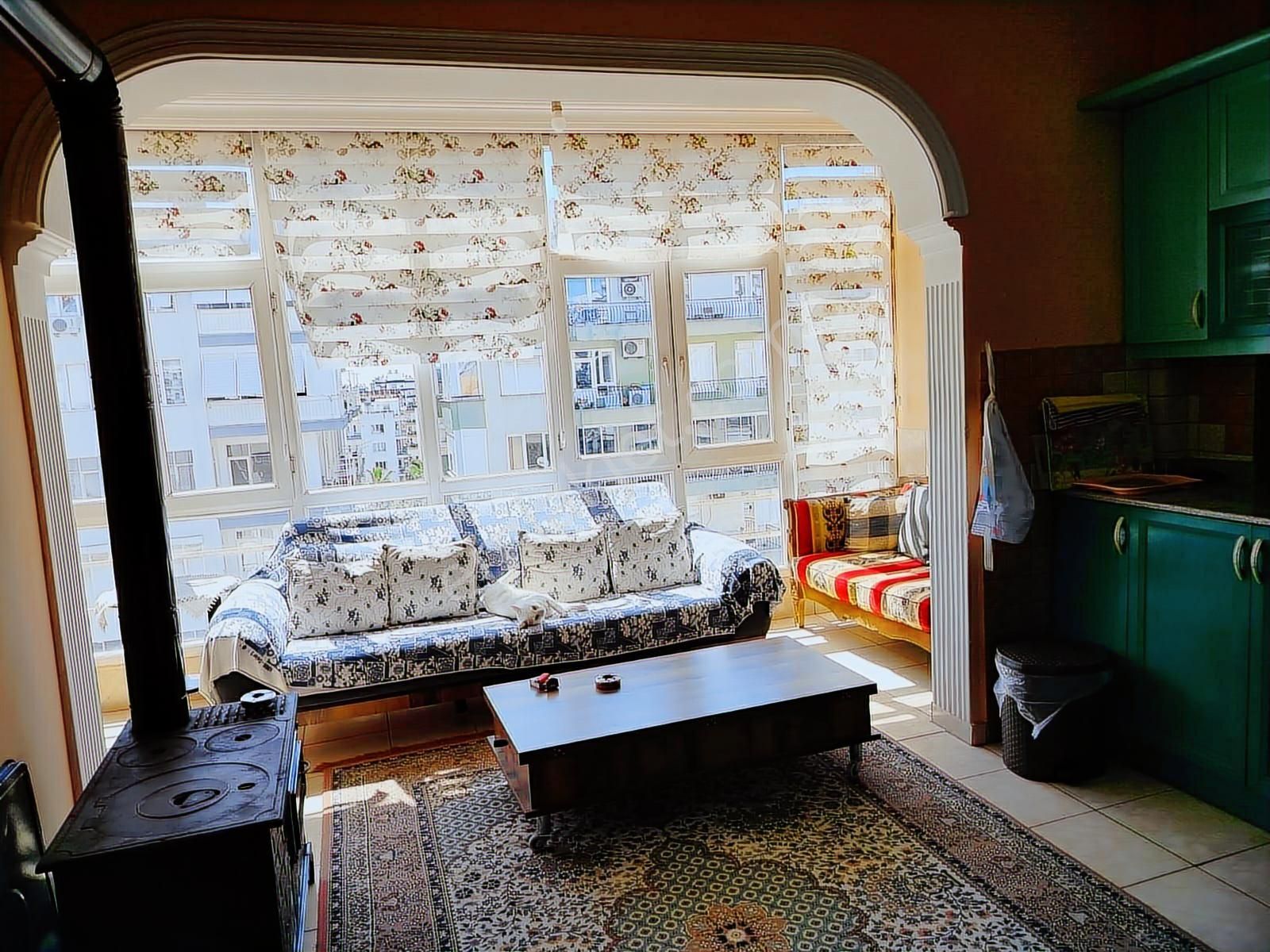 Dokuma Ulus'da Cadde Üzerinde Bulunan 3+1 Asansörlü Arakat - Görsel 2