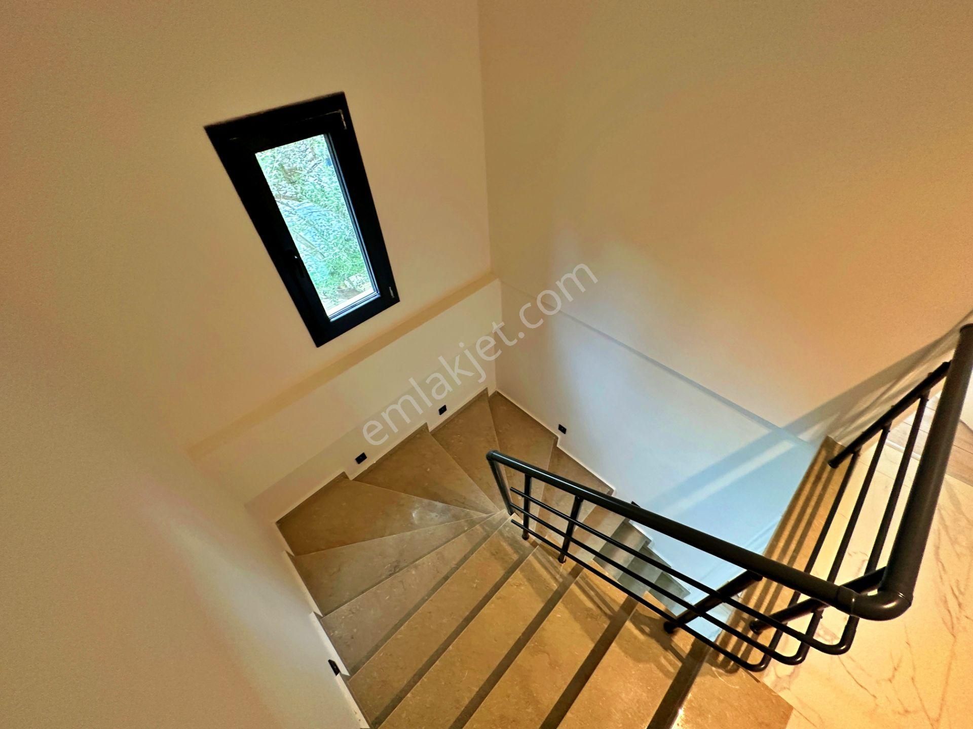 Uytundan Güre Oteller Bölgesinde Mustakil 7+1 Akıllı Lüks Villa - Görsel 13