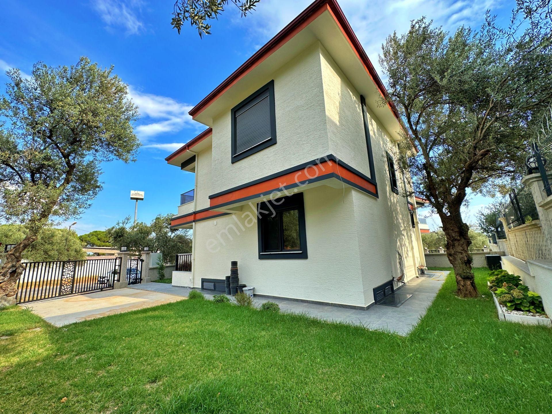 Uytundan Güre Oteller Bölgesinde Mustakil 7+1 Akıllı Lüks Villa