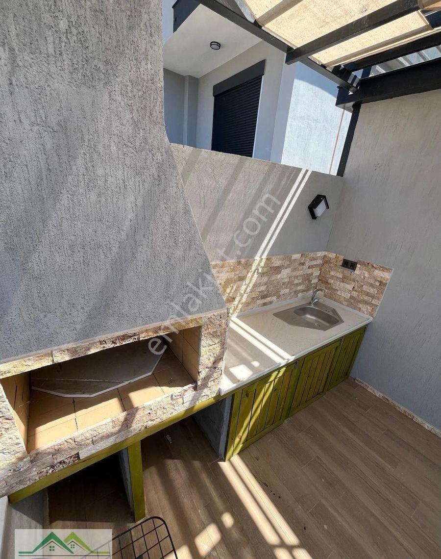 Menderes Gümüldür’de Satılık 200 Metre² Arsa İçinde Prefabrik 2 + 1 Yazlık - Görsel 10