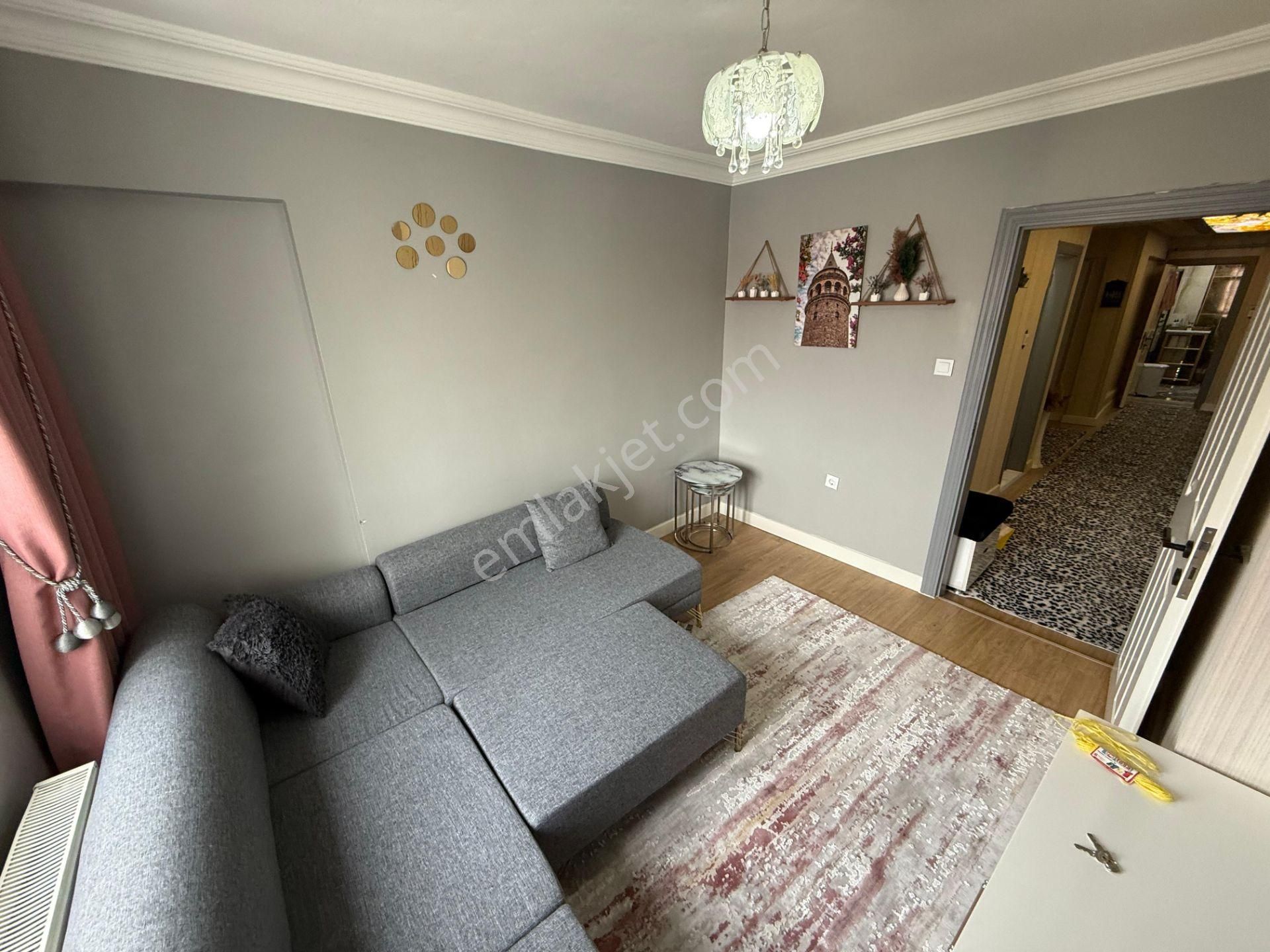 Karapürçek'te Muradiye Lisesi Arkasında Full Yapılı 3+1 3.kat Ön Cephe Satılık Daire !! - Görsel 14