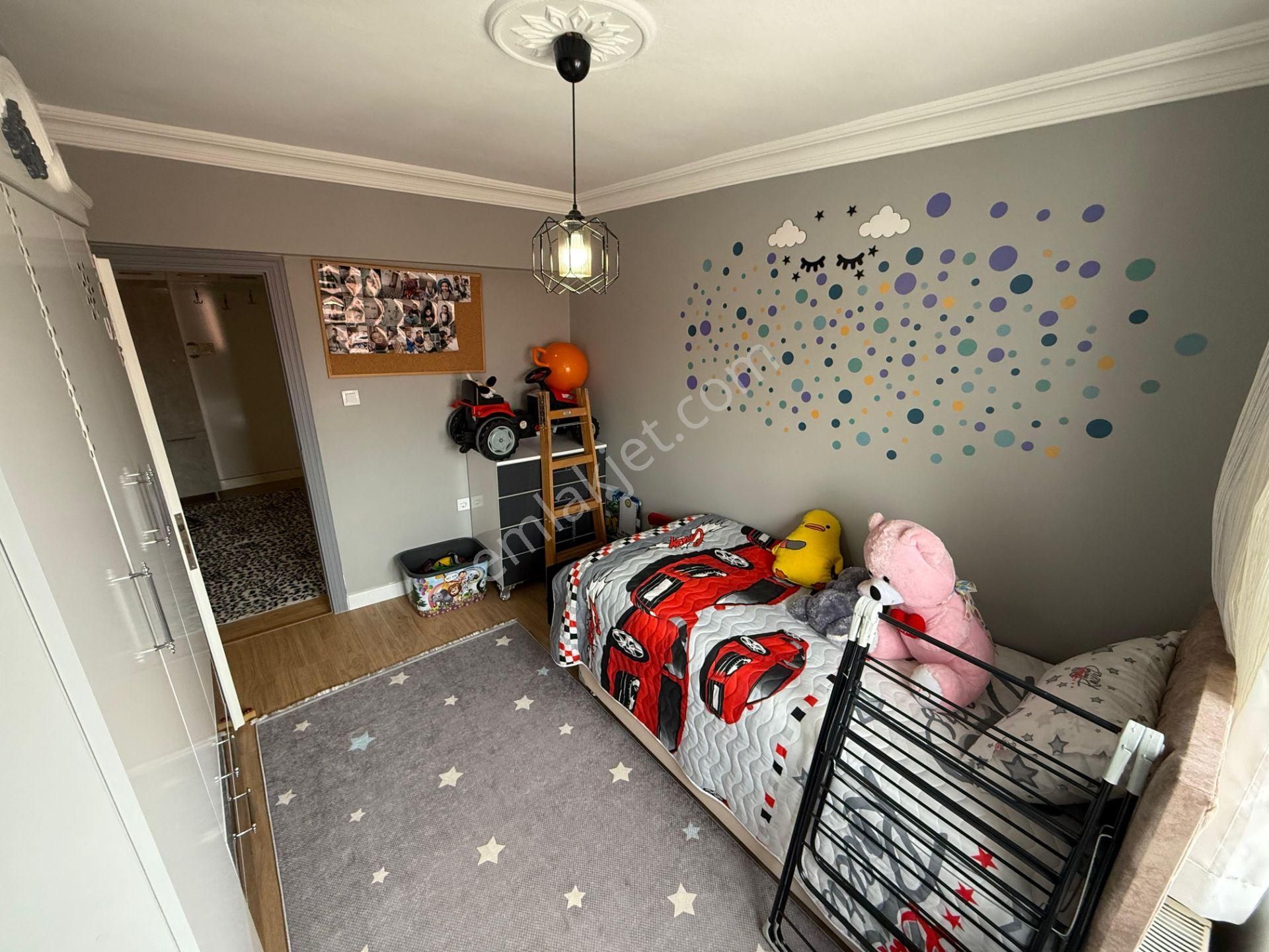 Karapürçek'te Muradiye Lisesi Arkasında Full Yapılı 3+1 3.kat Ön Cephe Satılık Daire !! - Görsel 18