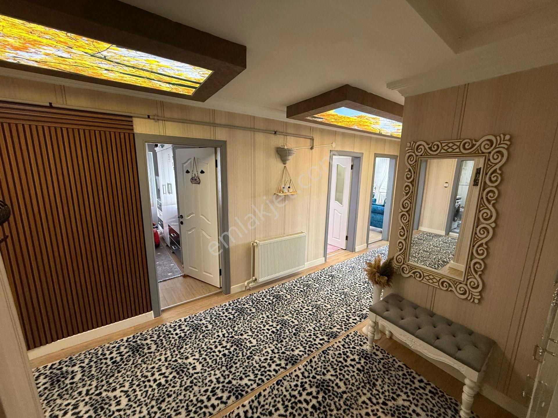 Karapürçek'te Muradiye Lisesi Arkasında Full Yapılı 3+1 3.kat Ön Cephe Satılık Daire !! - Görsel 24