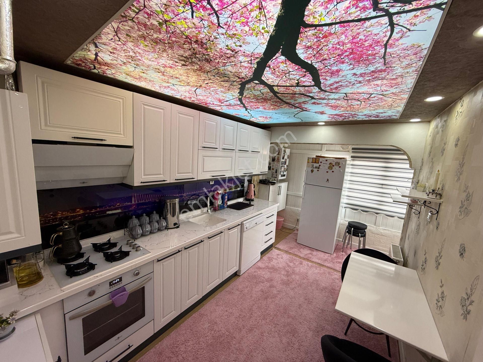 Karapürçek'te Muradiye Lisesi Arkasında Full Yapılı 3+1 3.kat Ön Cephe Satılık Daire !!