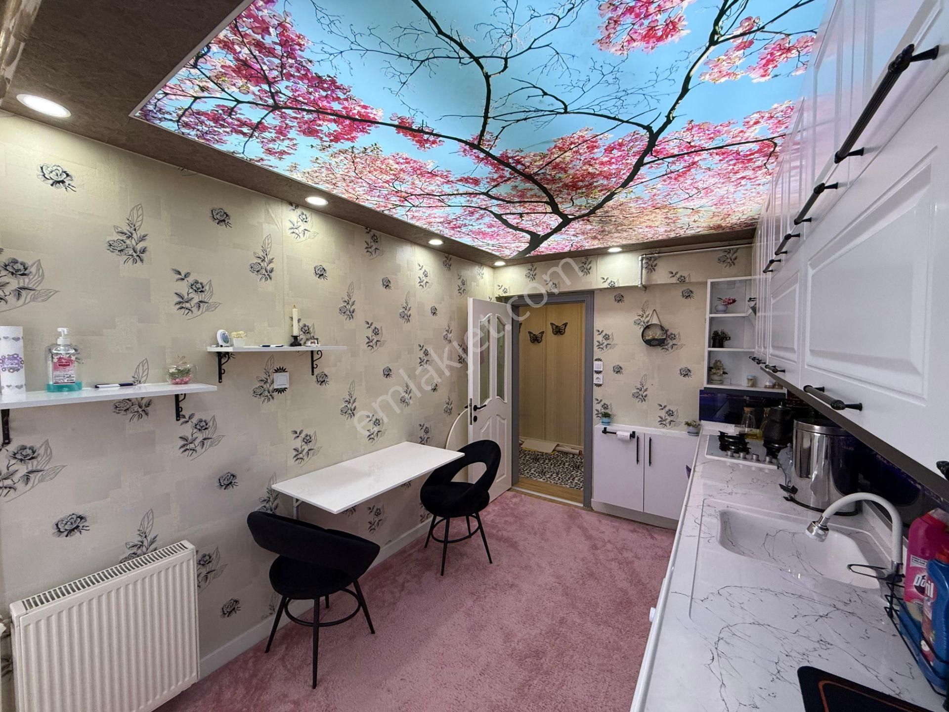 Karapürçek'te Muradiye Lisesi Arkasında Full Yapılı 3+1 3.kat Ön Cephe Satılık Daire !! - Görsel 7