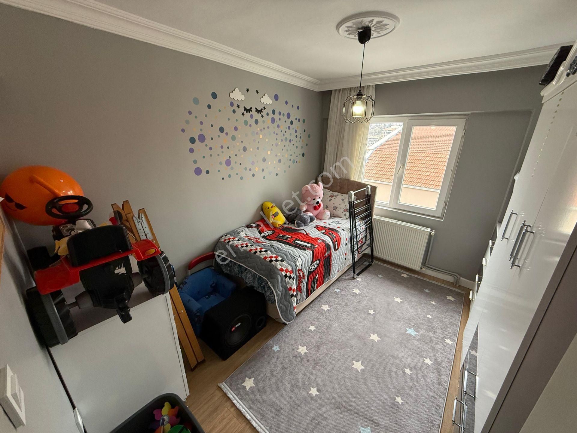 Karapürçek'te Muradiye Lisesi Arkasında Full Yapılı 3+1 3.kat Ön Cephe Satılık Daire !! - Görsel 16