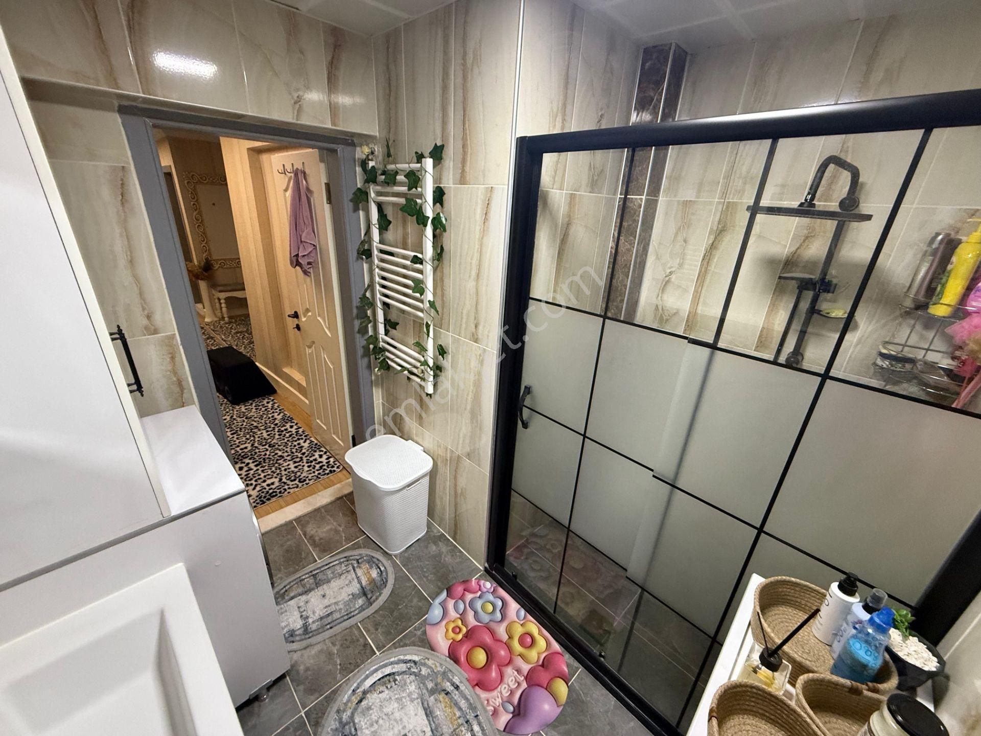 Karapürçek'te Muradiye Lisesi Arkasında Full Yapılı 3+1 3.kat Ön Cephe Satılık Daire !! - Görsel 28