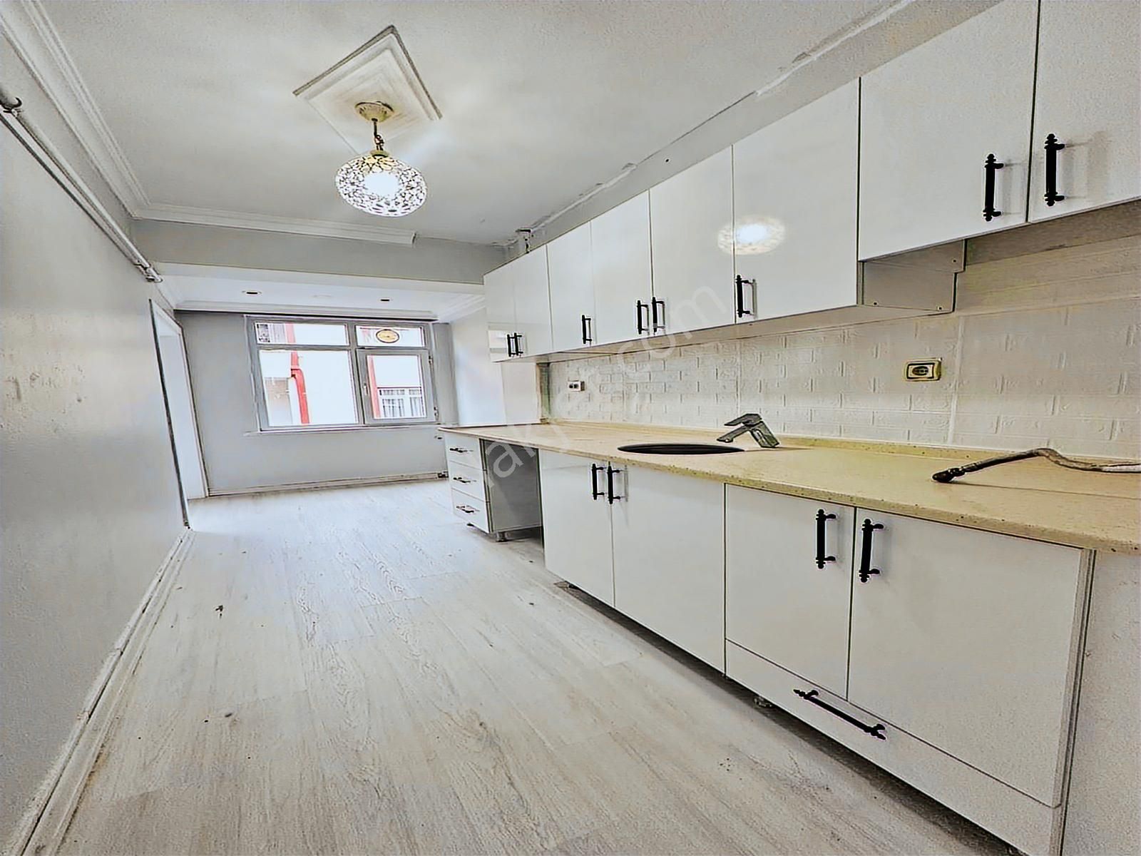 Konak Yapı'dan 2+1 100m² Balkonlu Kiralık Ara Kat Daire!!!