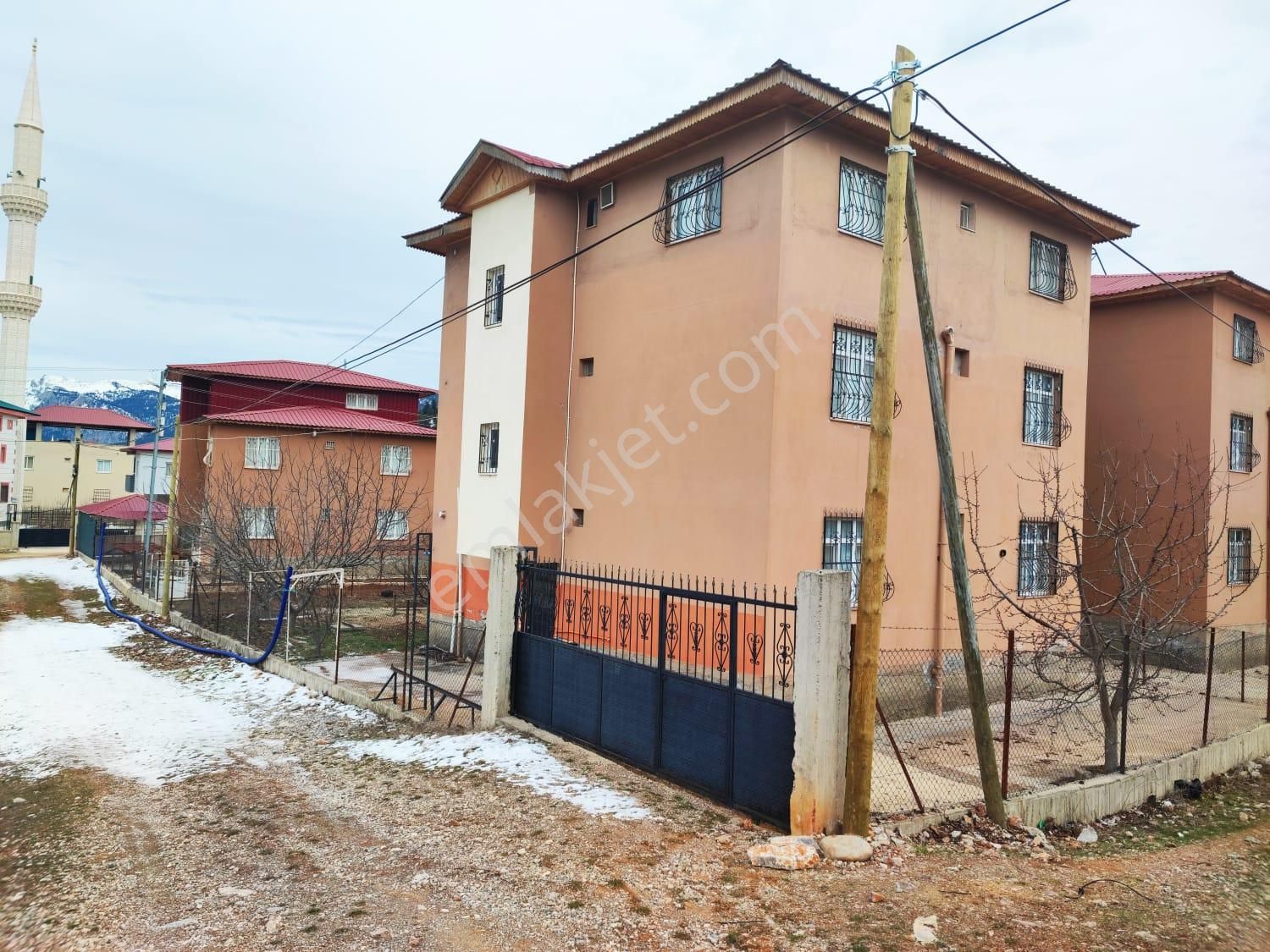 Kar Emlaktan Akçatekir Nohutlukta 386 M2 Arsa İçinde 3 Katlı 9+3 Müstakil Ev - Görsel 27