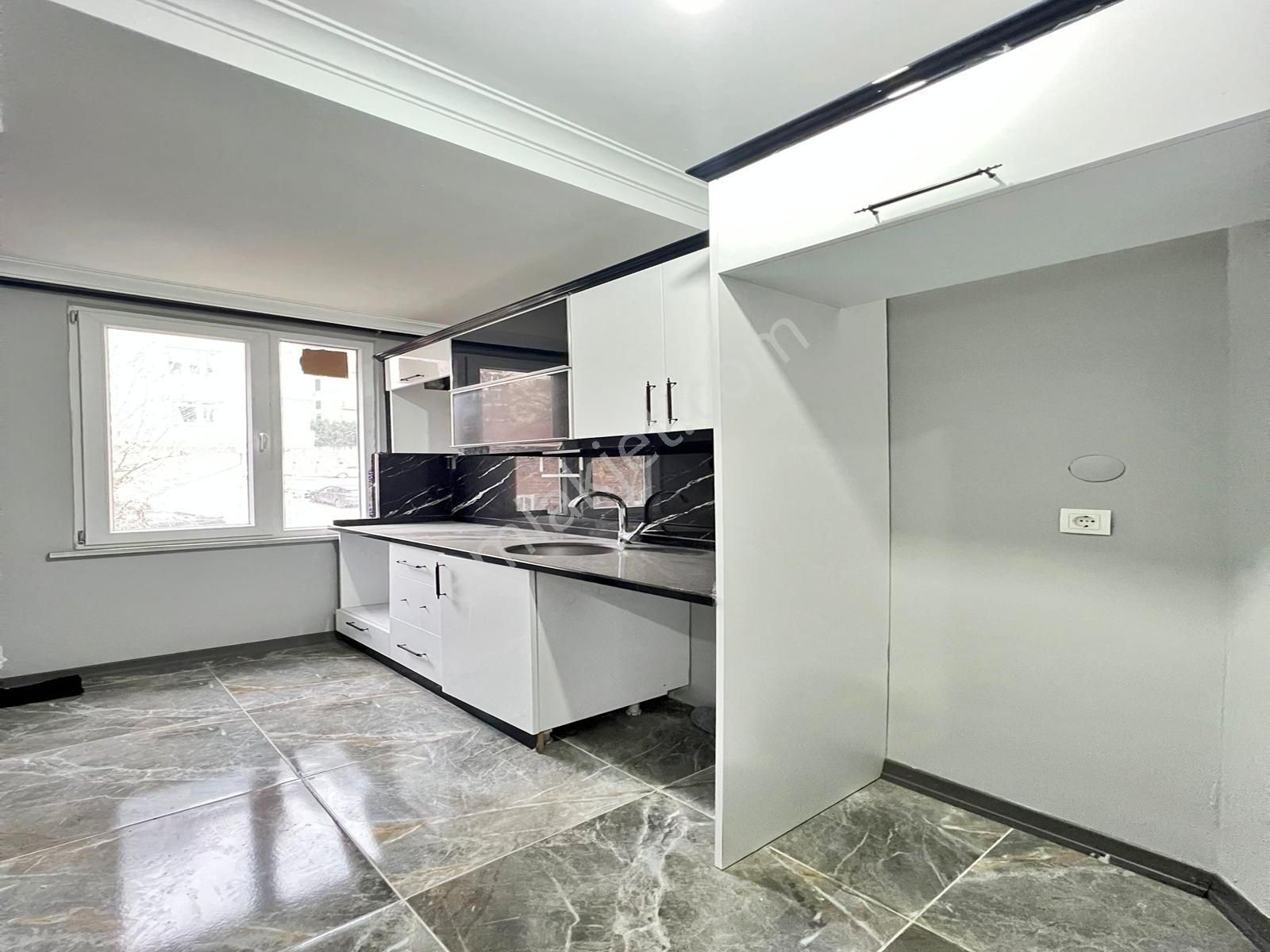 Konak Yapı'dan Metrobüse Yakın 2+1 ,100m² Satılık Ara Kat!!! - Görsel 17