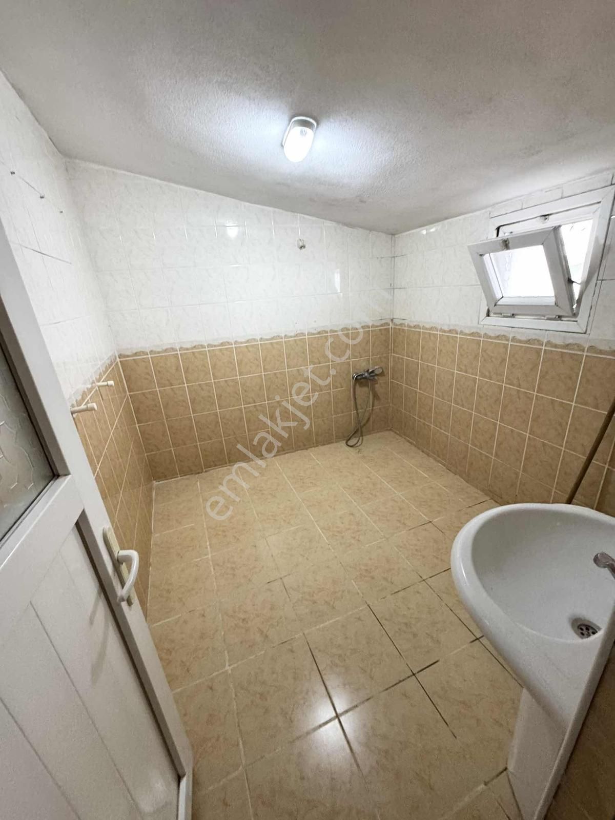 Yoldaş İnşaat'tan Kiralık 120 M2 Çatı Katı Daire Çatısı Beton - Görsel 3