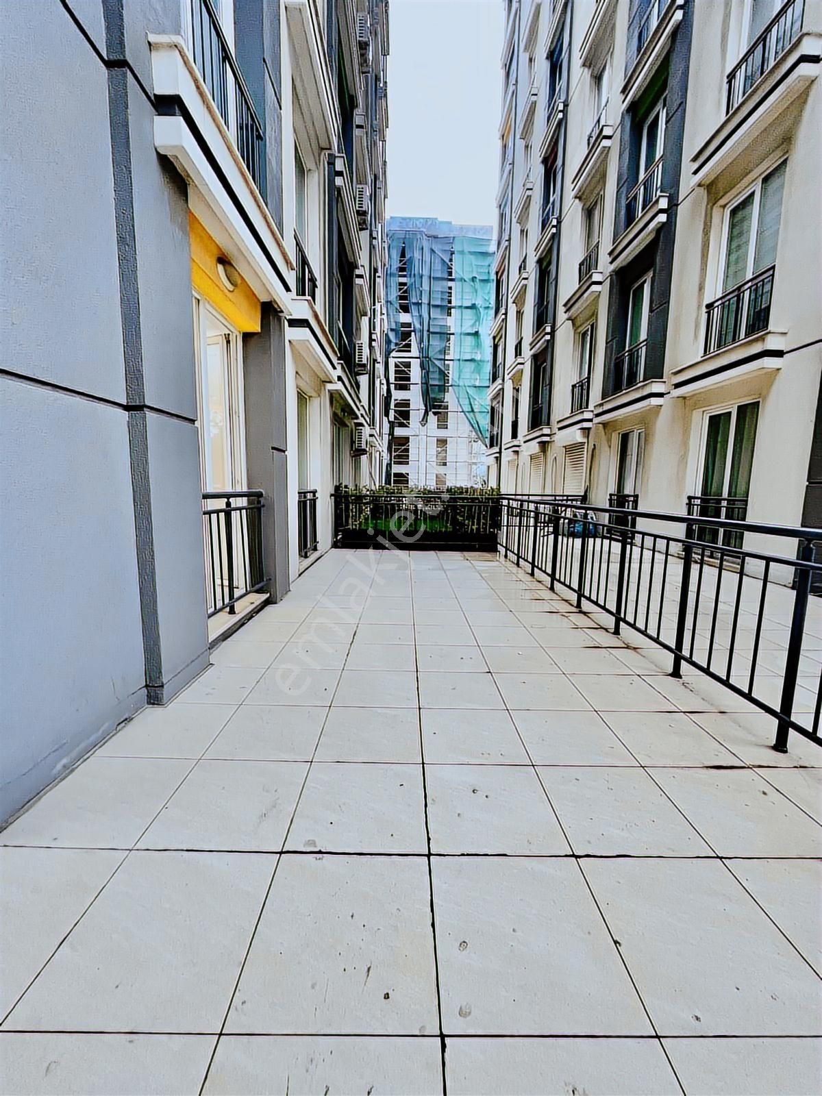 Beylikdüzü'nde Teraslı Lüks 1+1 Sosyal Alanlı Modern Residence - Görsel 5