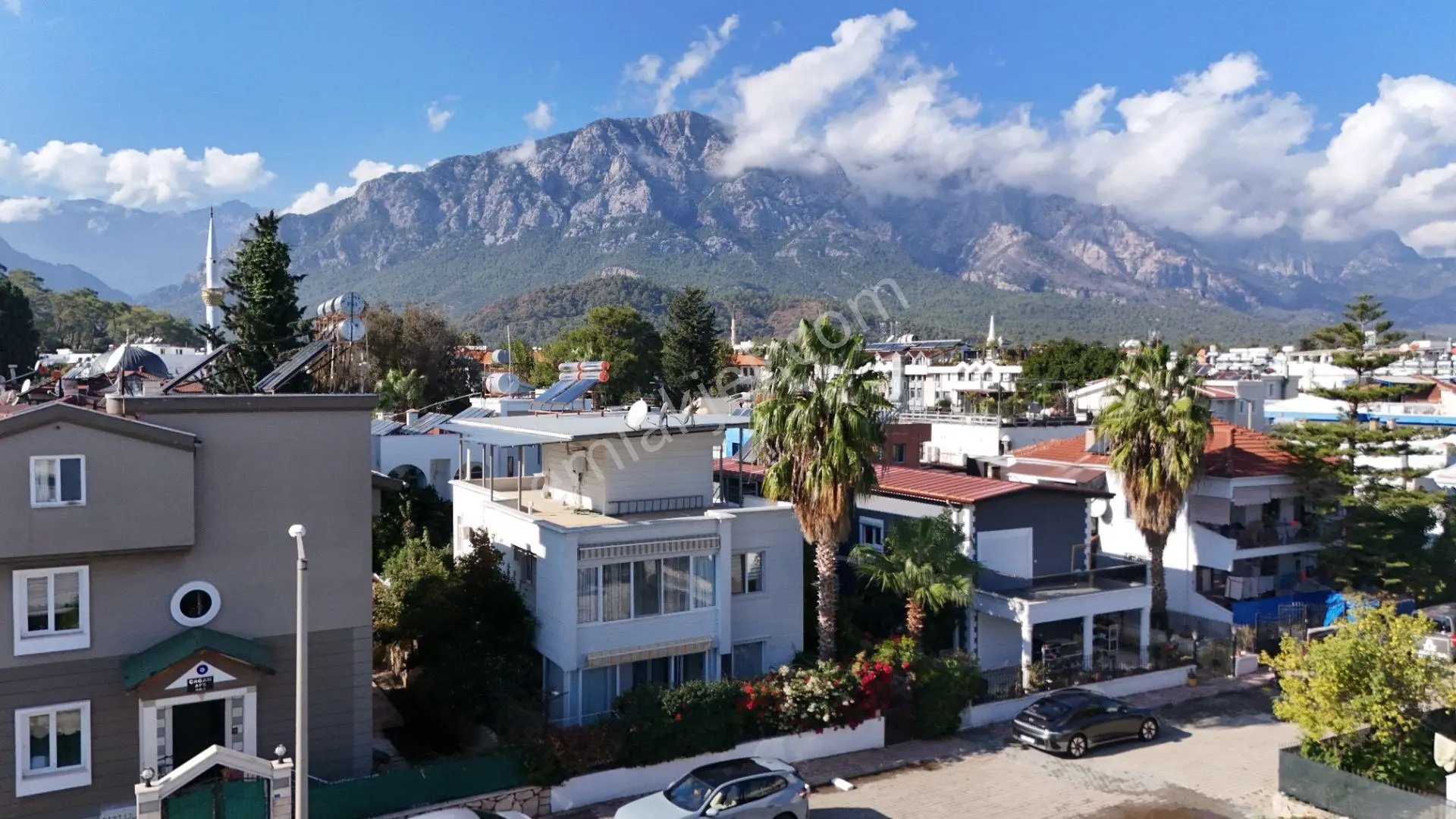 Kemer Merkezde Yüksek Yatırım Potansiyeline Sahip Satılık Komple Bina - Görsel 2