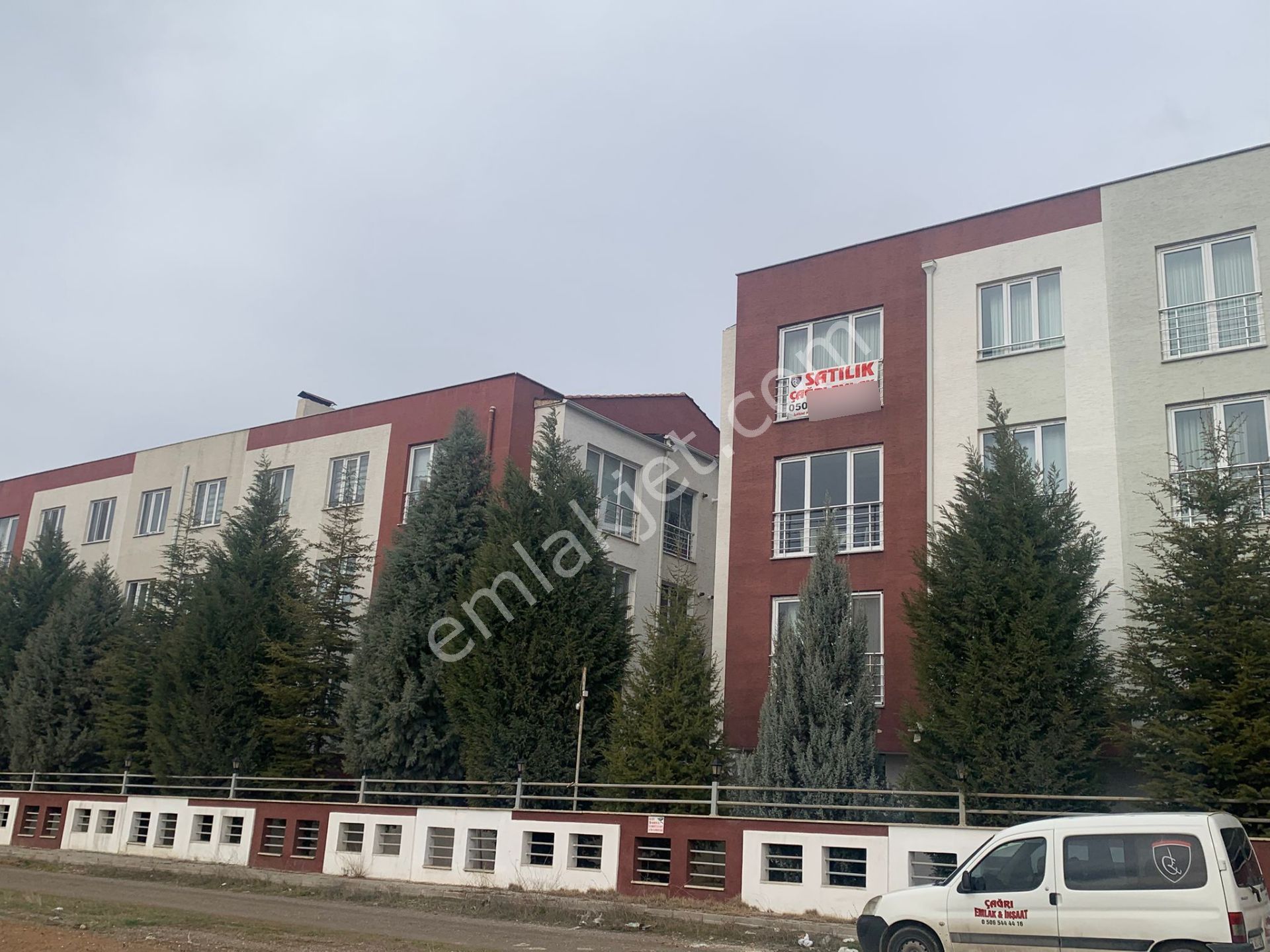 Conker Sitesinte Ön Cepheli Geniş Daire