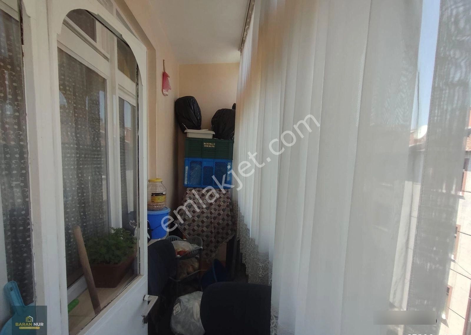 İhsaniye'de Bakımlı Geniş 3+1 Kiralık Daire Eşyasız - Görsel 3