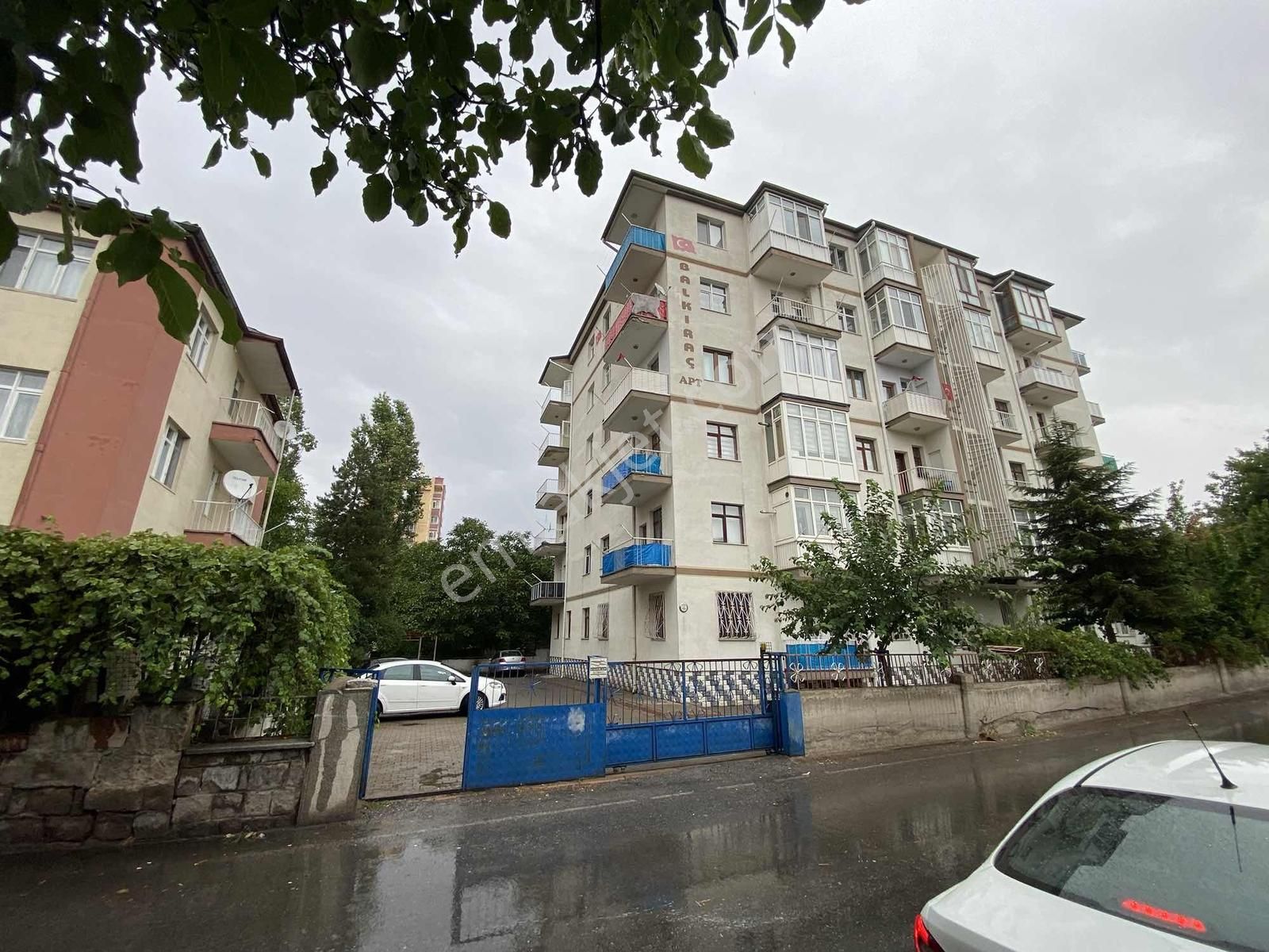 Fetanet Emlaktan Esenyurtta Kombili Asansörlü 3+1 Odalı Kiralık