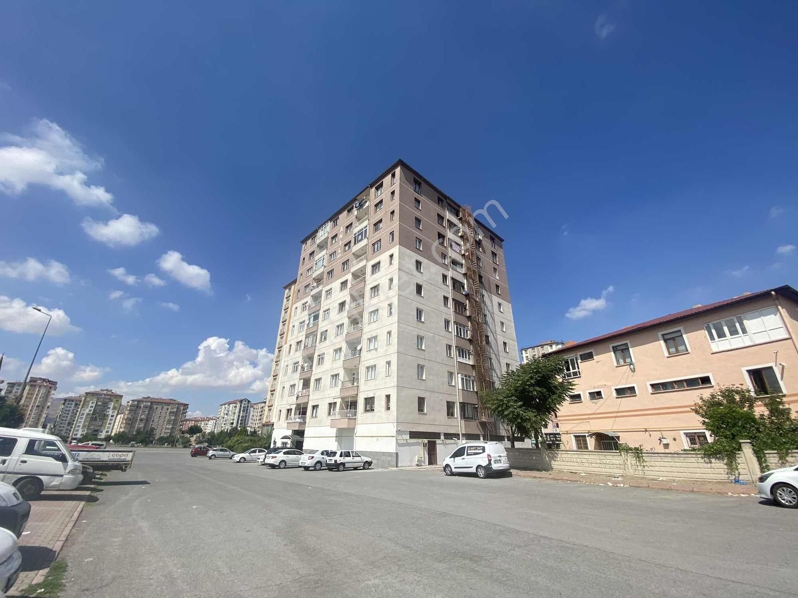 Fetanet Emlaktan Tacettinveli Mah Ara Kat Geniş 3+1 Odalı