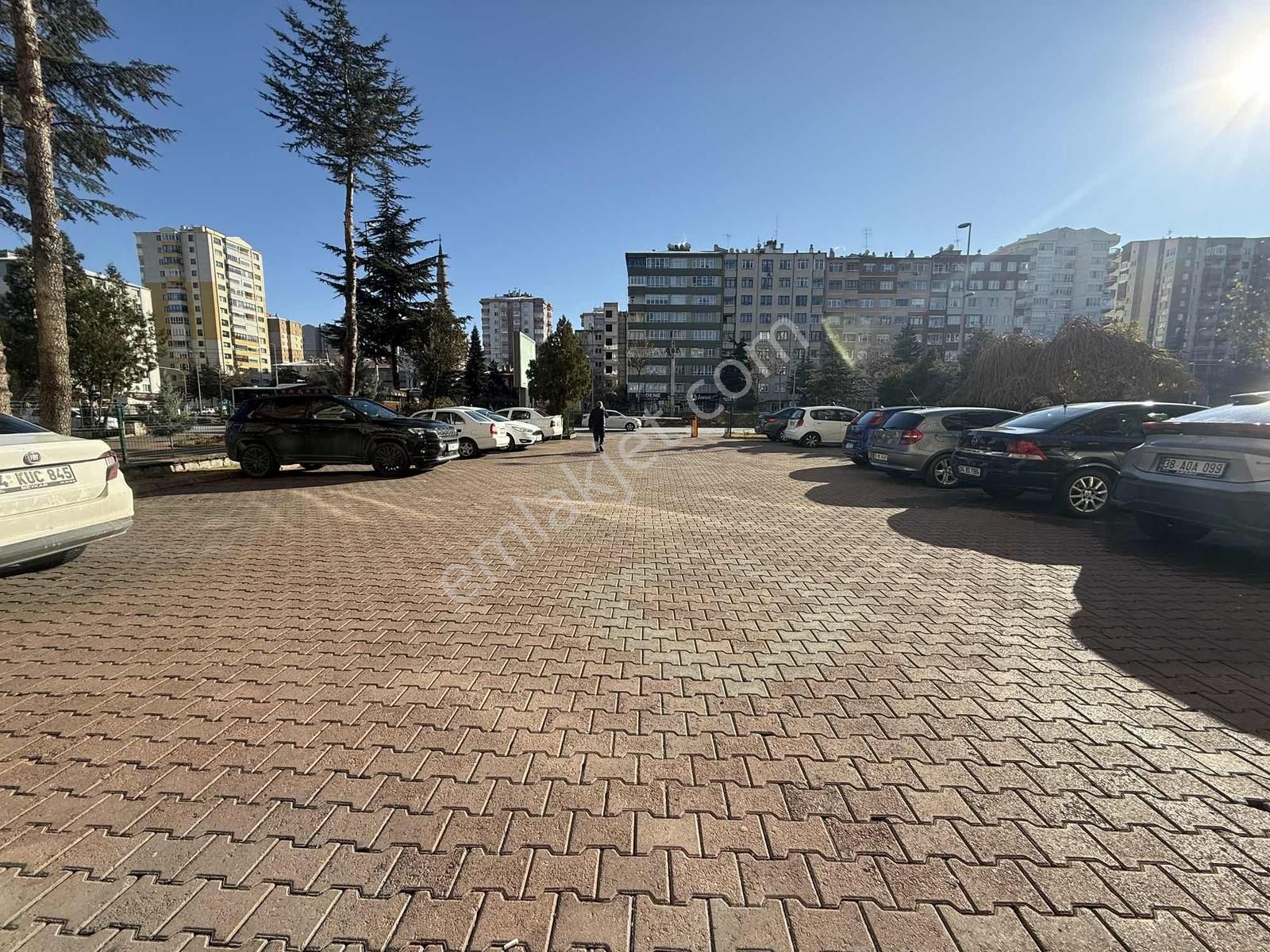 Fetanet Emlaktan Sivas Caddesinde Ara Kat Geniş Satılık Daire - Görsel 3