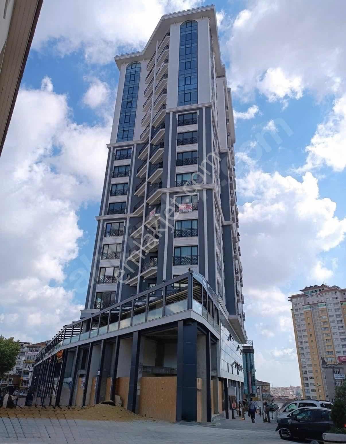 Dörtyaka Sitesinde Meydanda 13.kat Satılık Ultra Lüx Daire