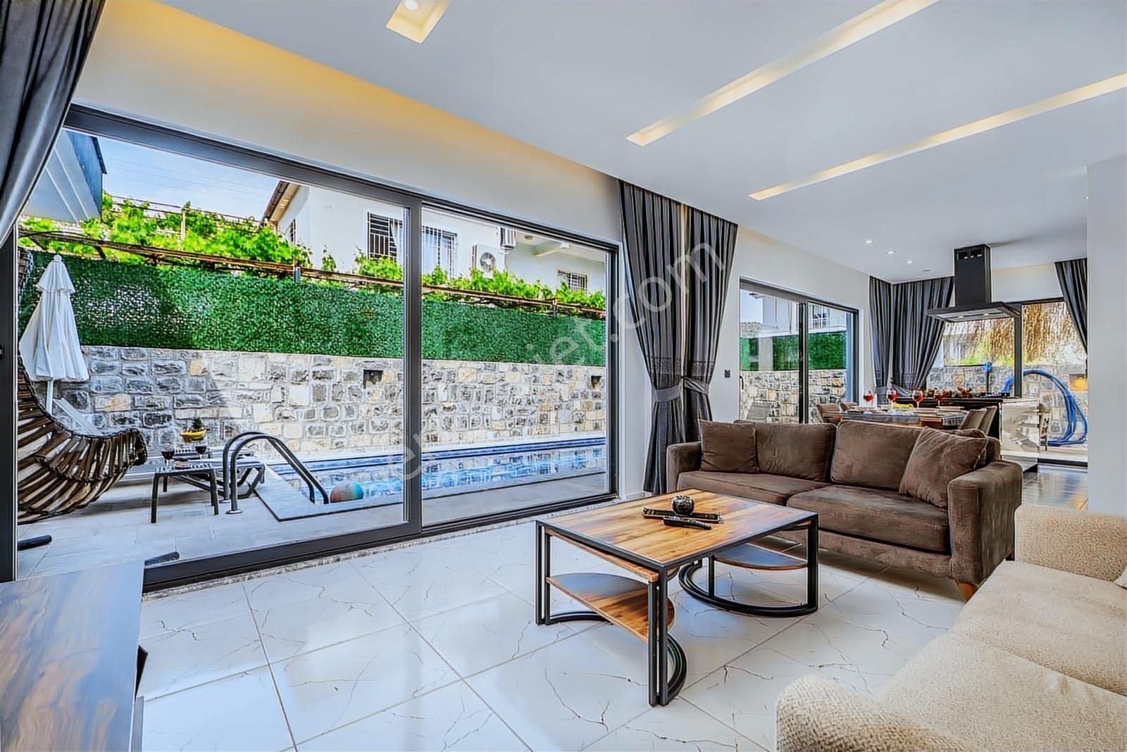 Stoptan Karagedik Müstakil Bahçeli Havuzlu 2+1 - Görsel 11