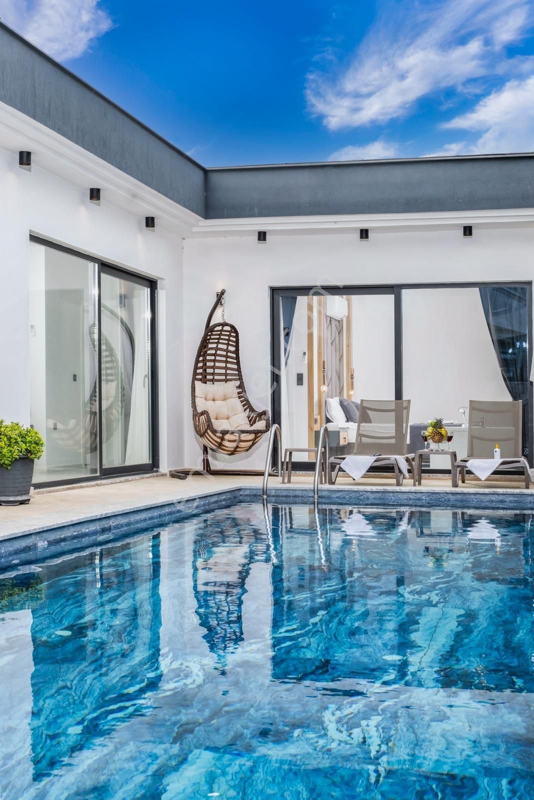 Stoptan Karagedik Müstakil Bahçeli Havuzlu 2+1 - Görsel 13