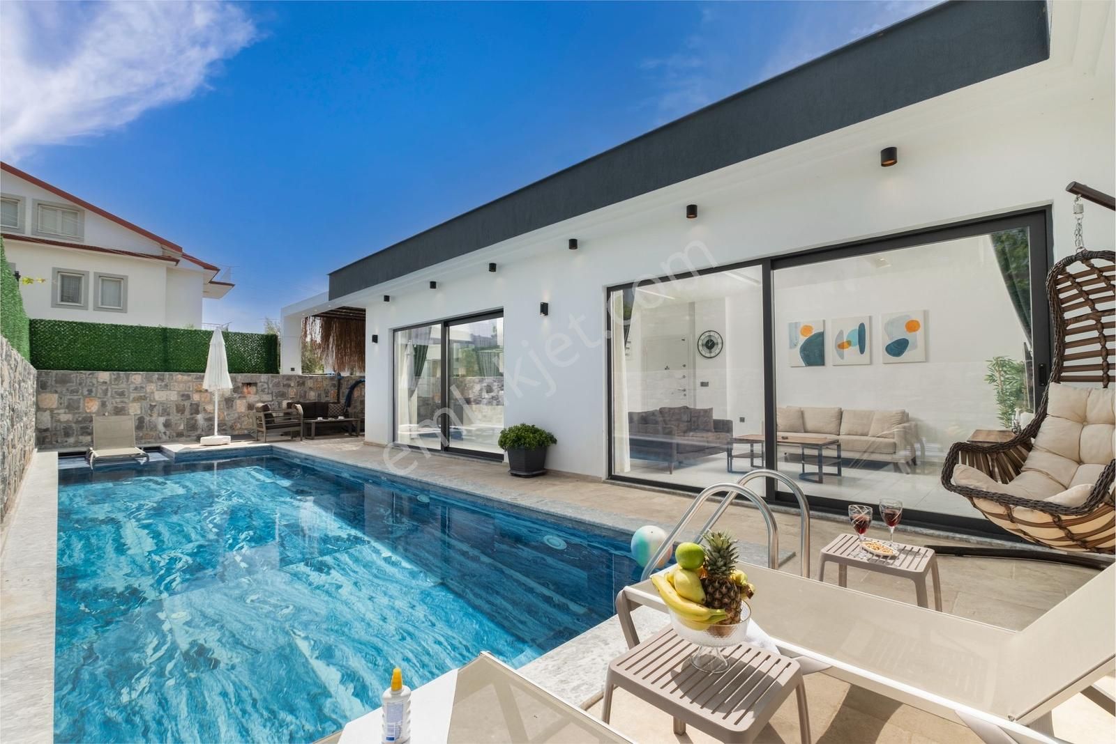 Stoptan Karagedik Müstakil Bahçeli Havuzlu 2+1 - Görsel 16