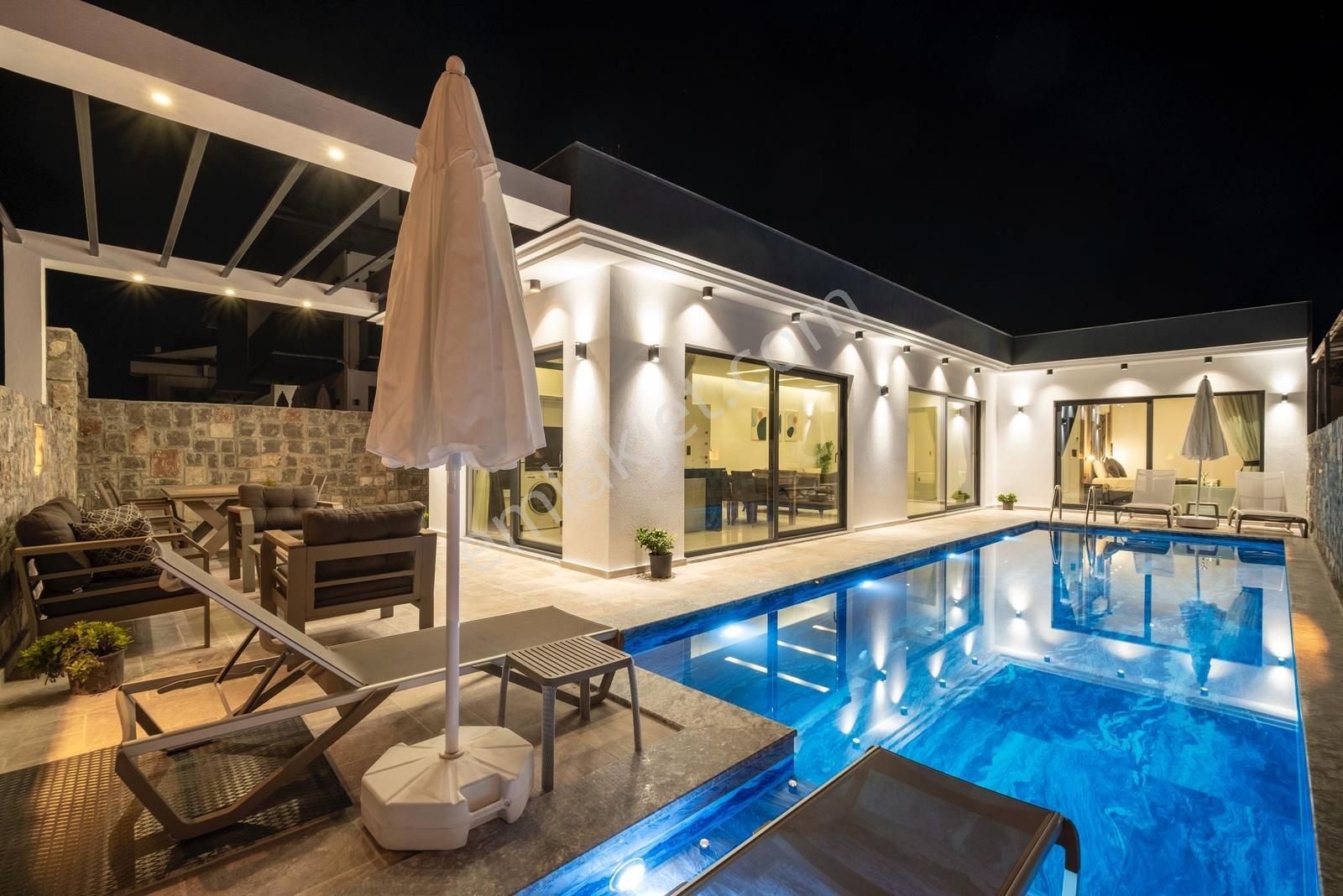 Stoptan Karagedik Müstakil Bahçeli Havuzlu 2+1