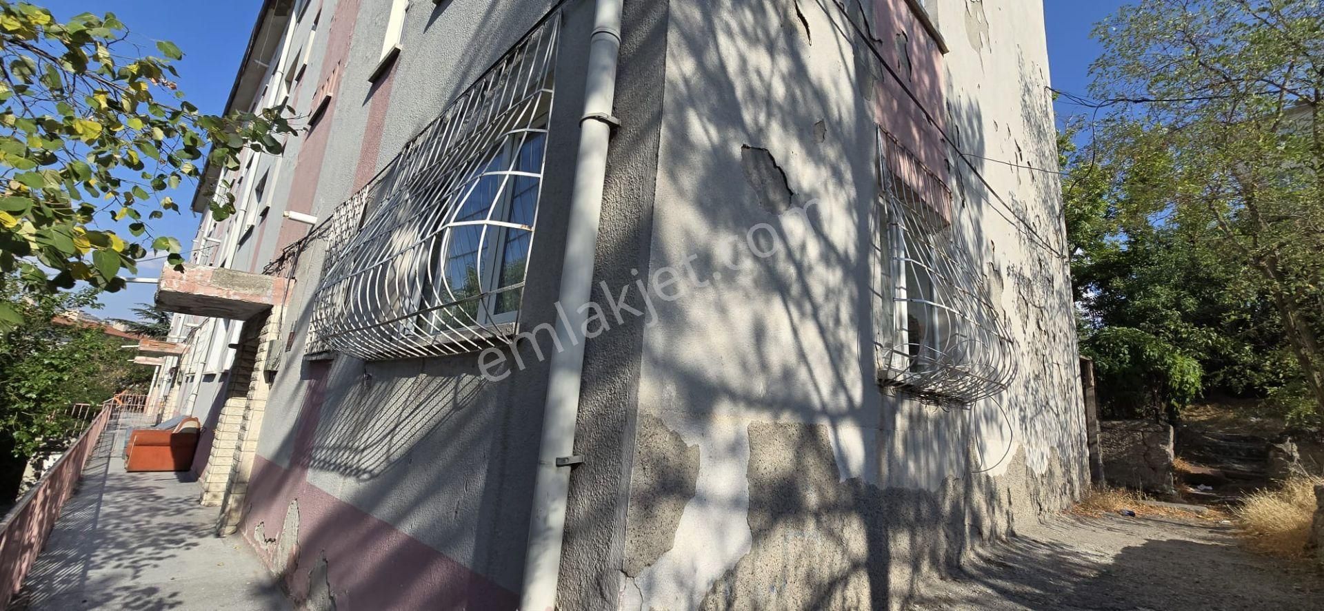 Altmışevler Mah 2+1 Yüksek Giriş 75 M2