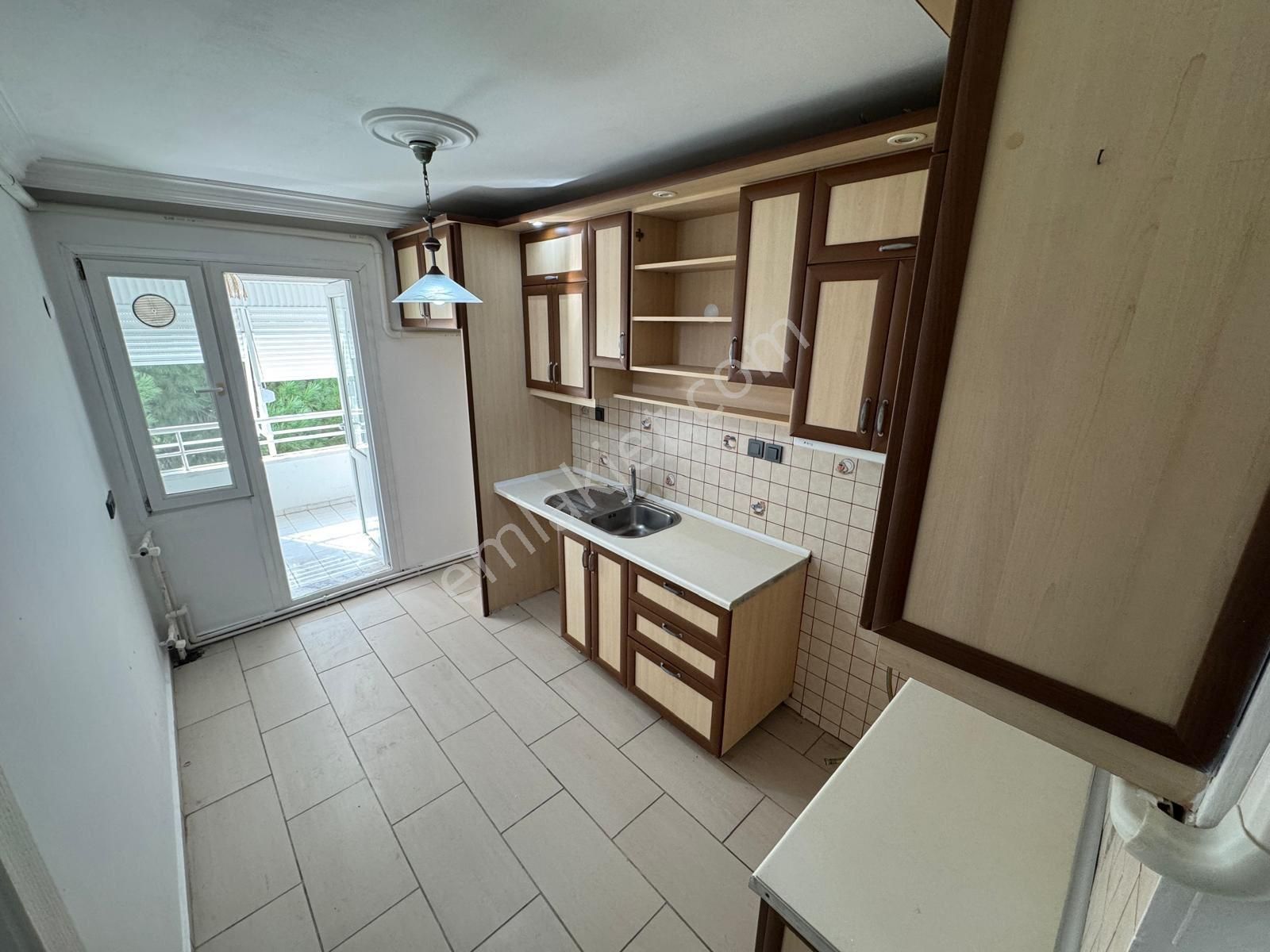 Merkezi Lokasyonda Geniş 3+1 Satılık Daire - Görsel 2