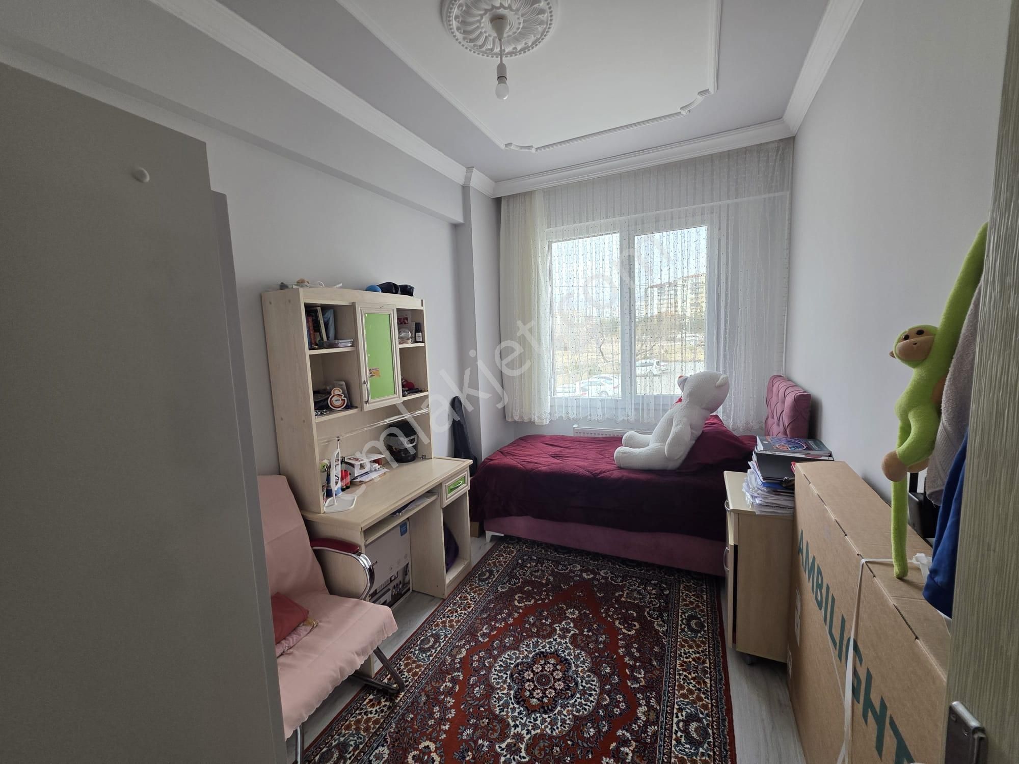 Cm Emlaktan Selçuk Mah. F.s.m Camisine Yakın Zemin Üstü 1. Kat Satılık Daire - Görsel 9